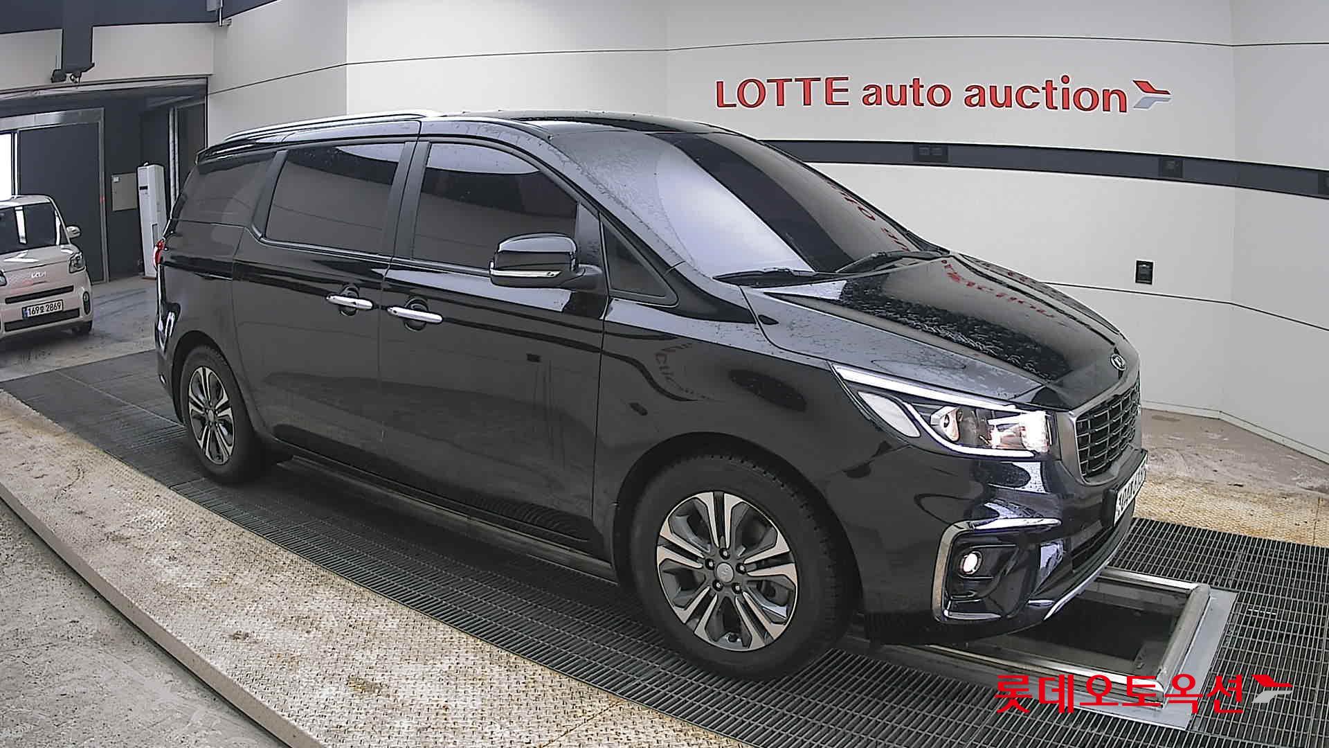Kia New Carnival - 23