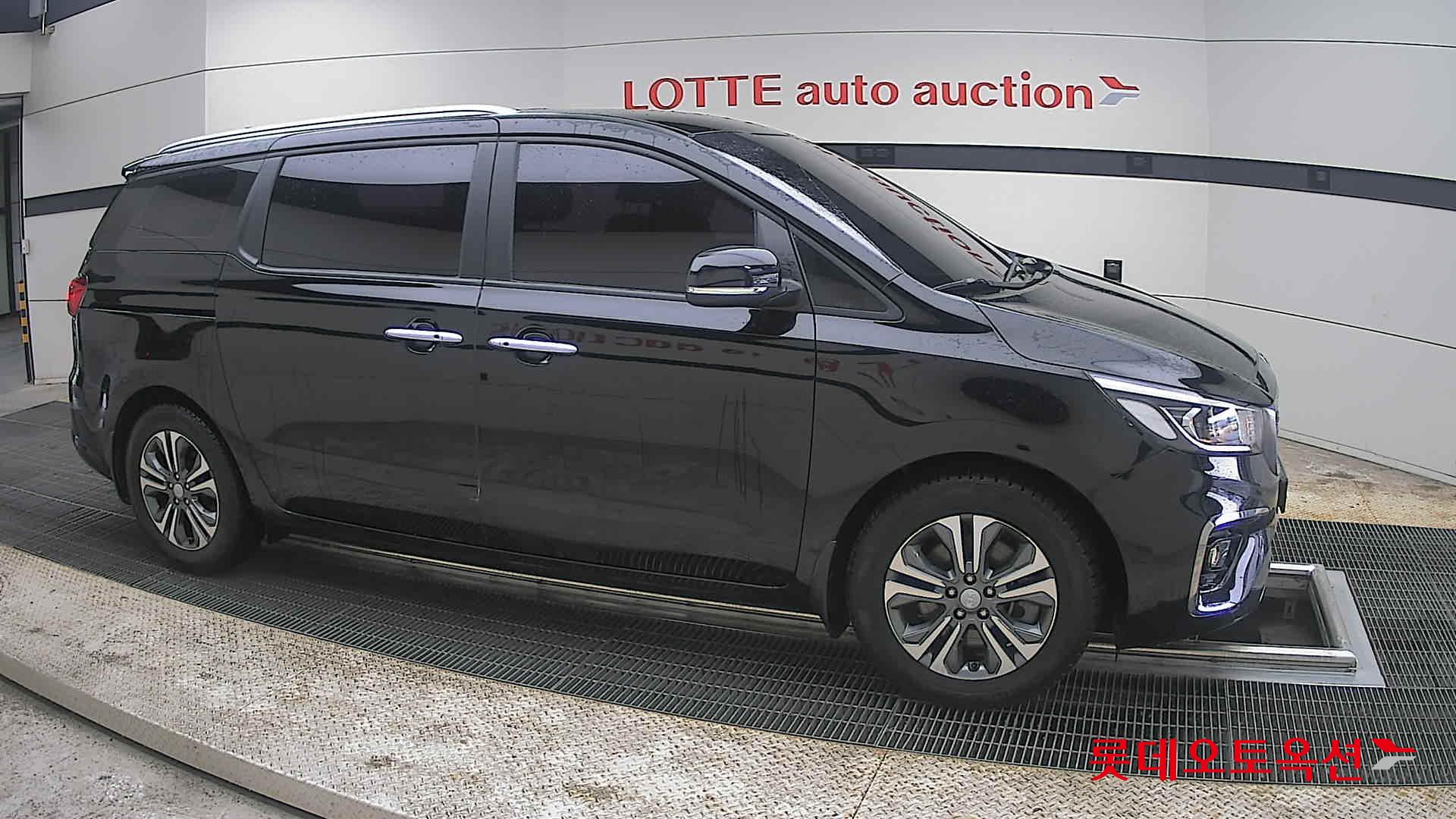 Kia New Carnival - 22