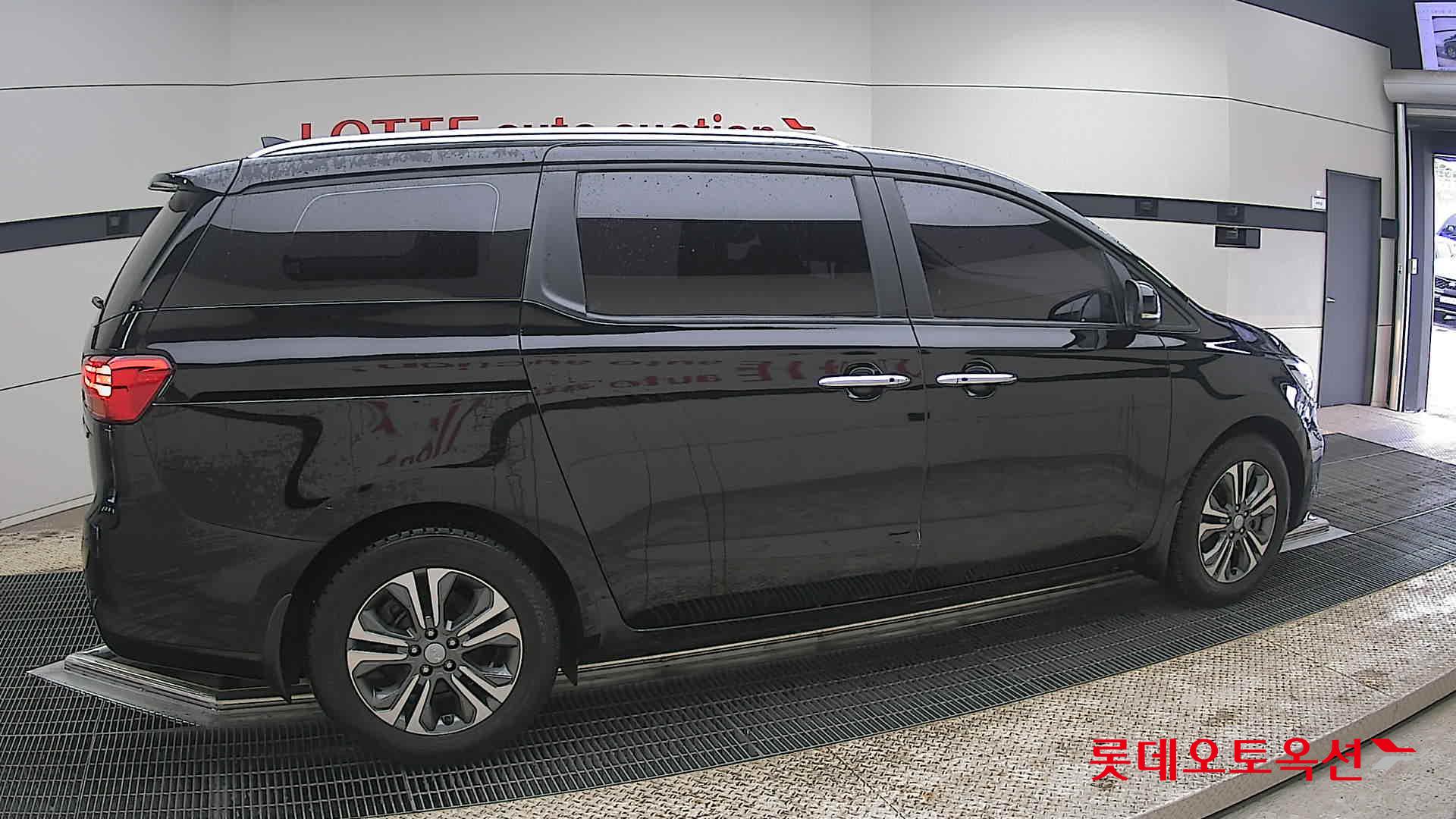 Kia New Carnival - 20