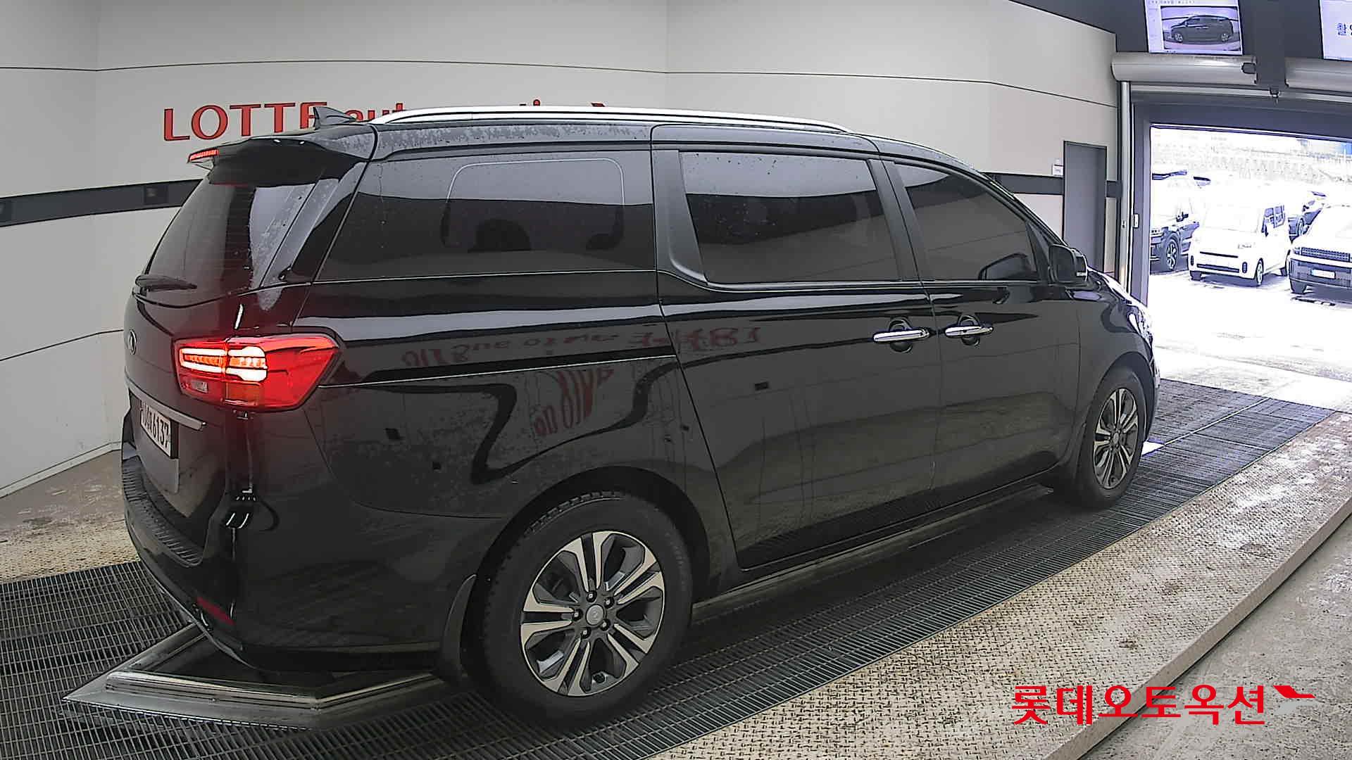 Kia New Carnival - 19