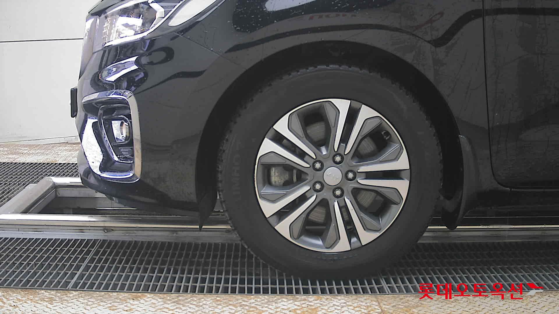 Kia New Carnival - 25