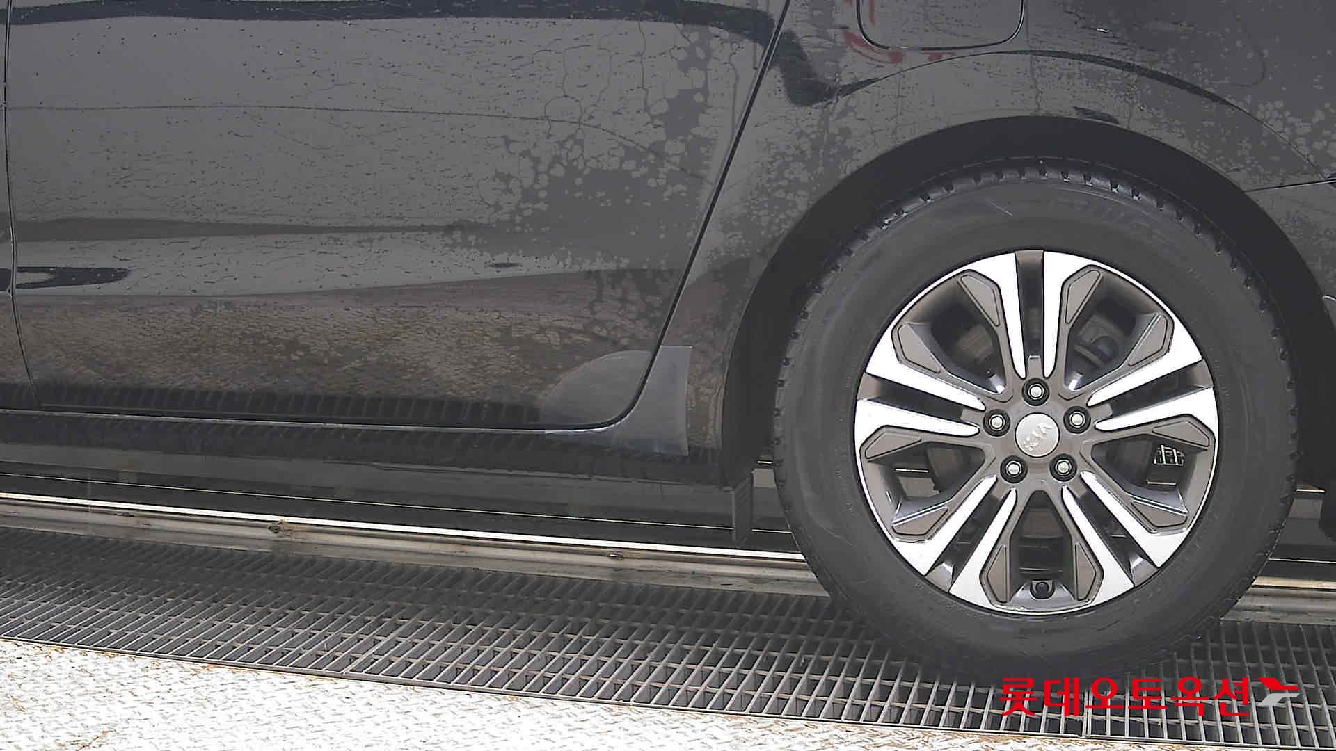 Kia New Carnival - 26