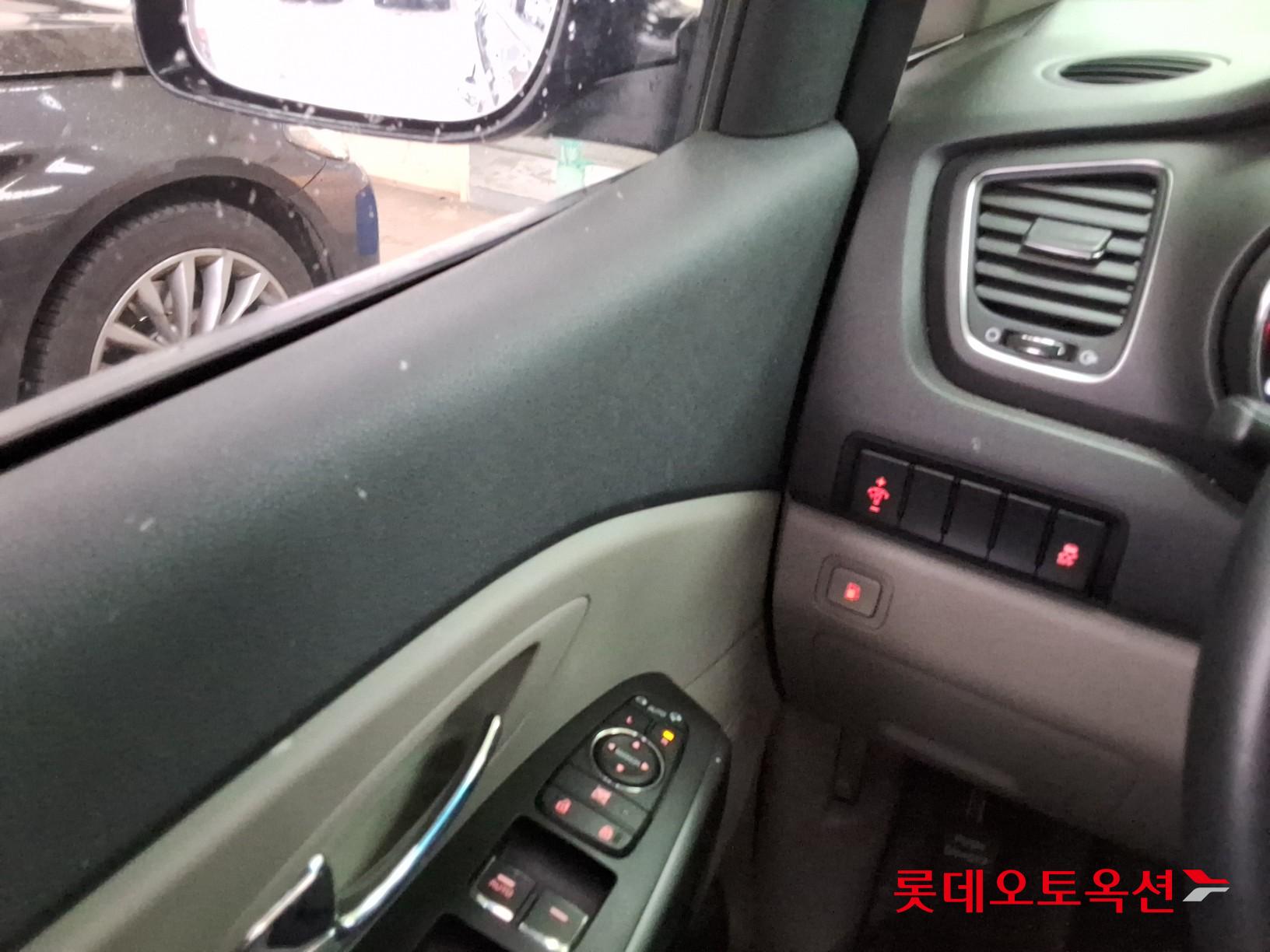 Kia New Carnival - 29