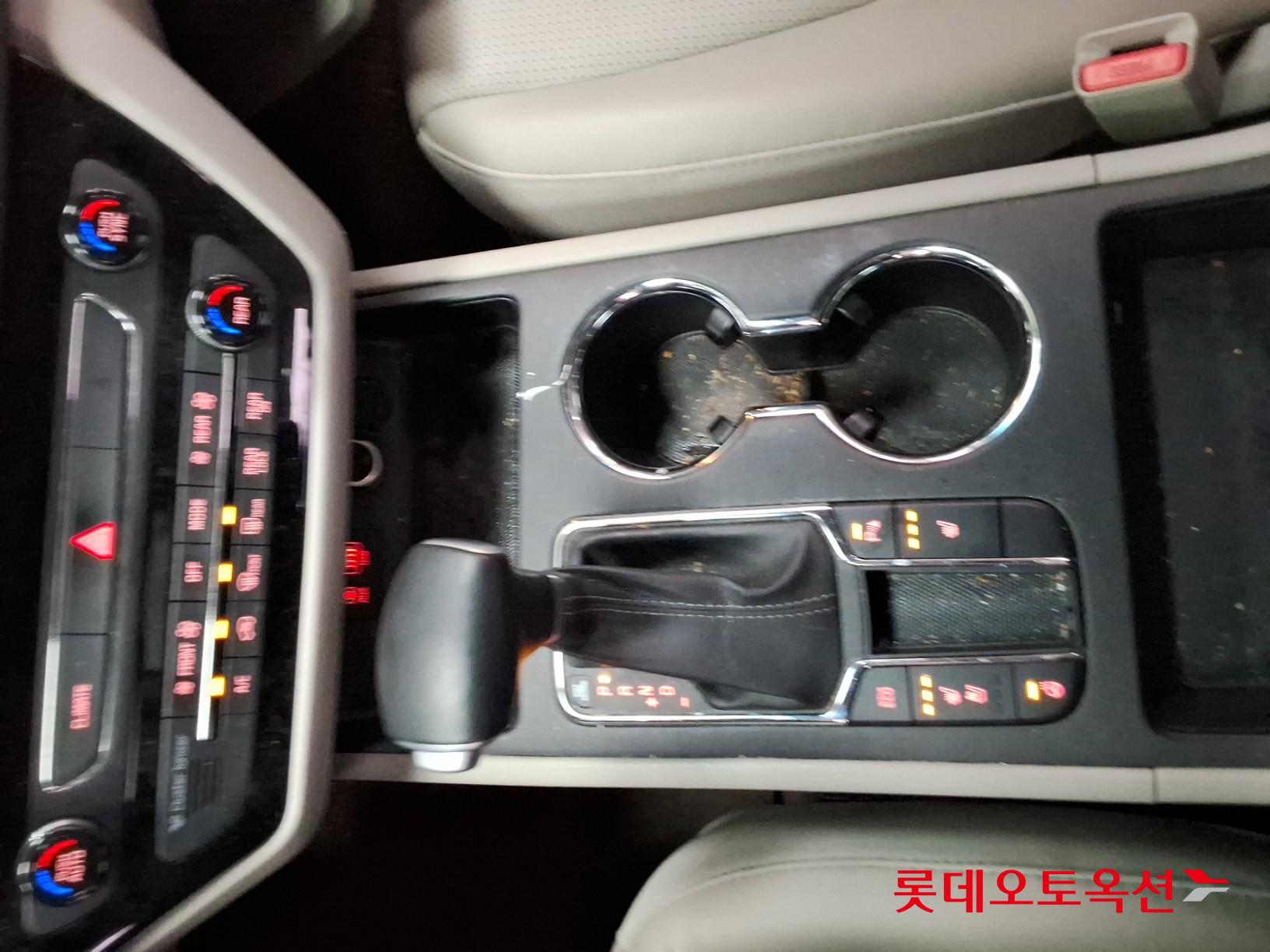 Kia New Carnival - 32