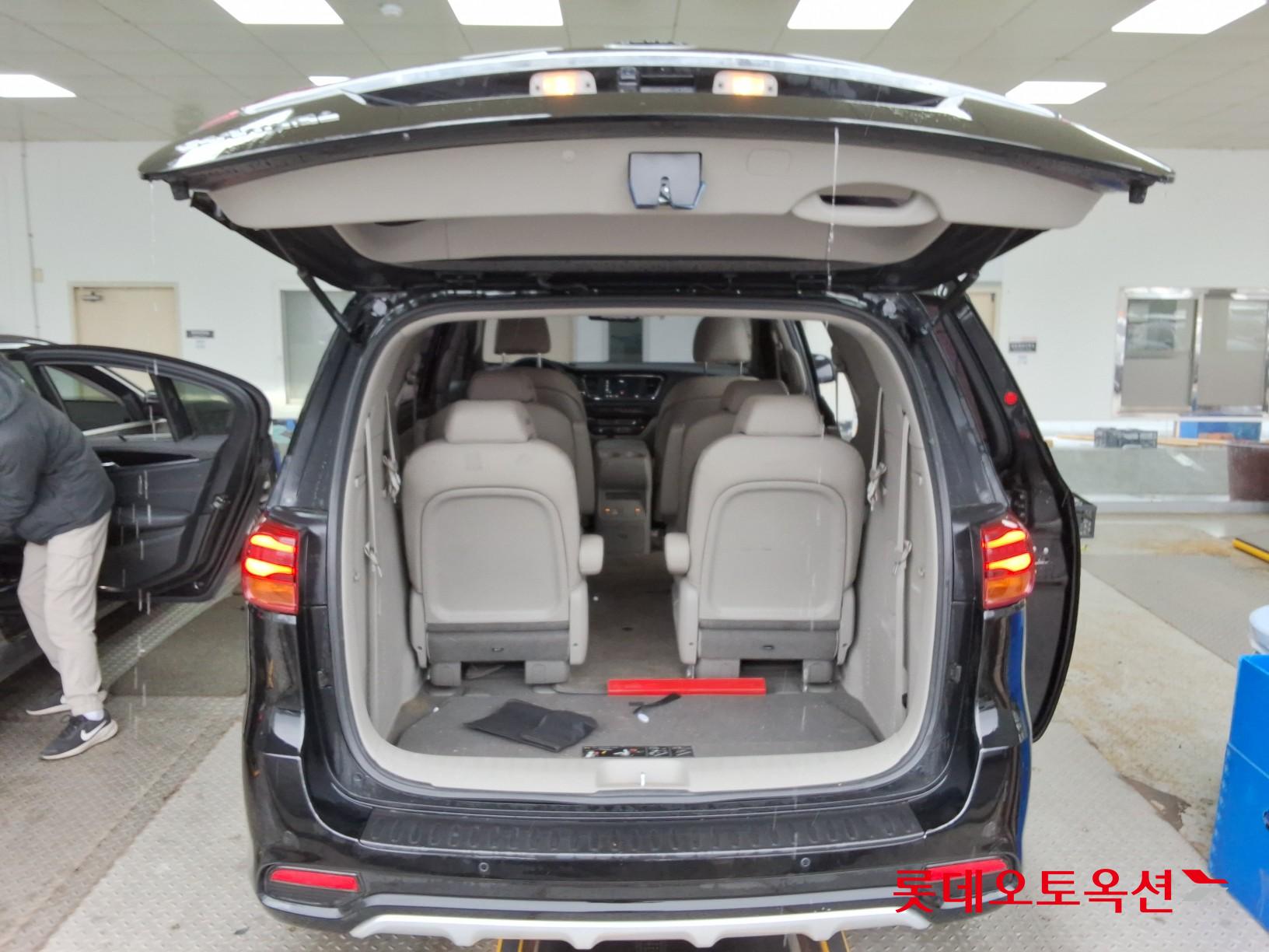Kia New Carnival - 9