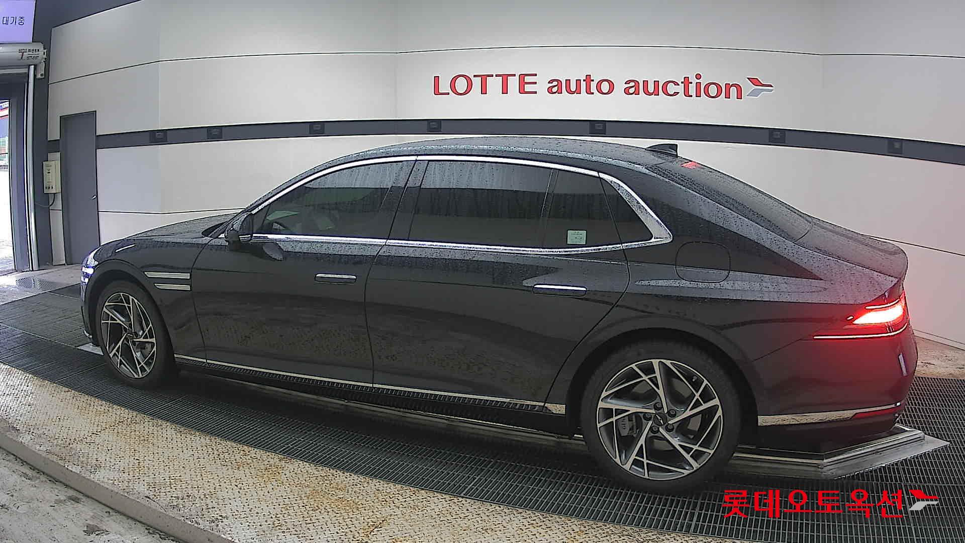 2022 - genesis g90
