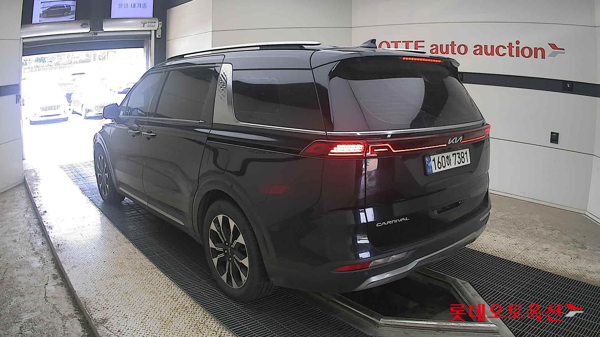 2022 - kia carnival