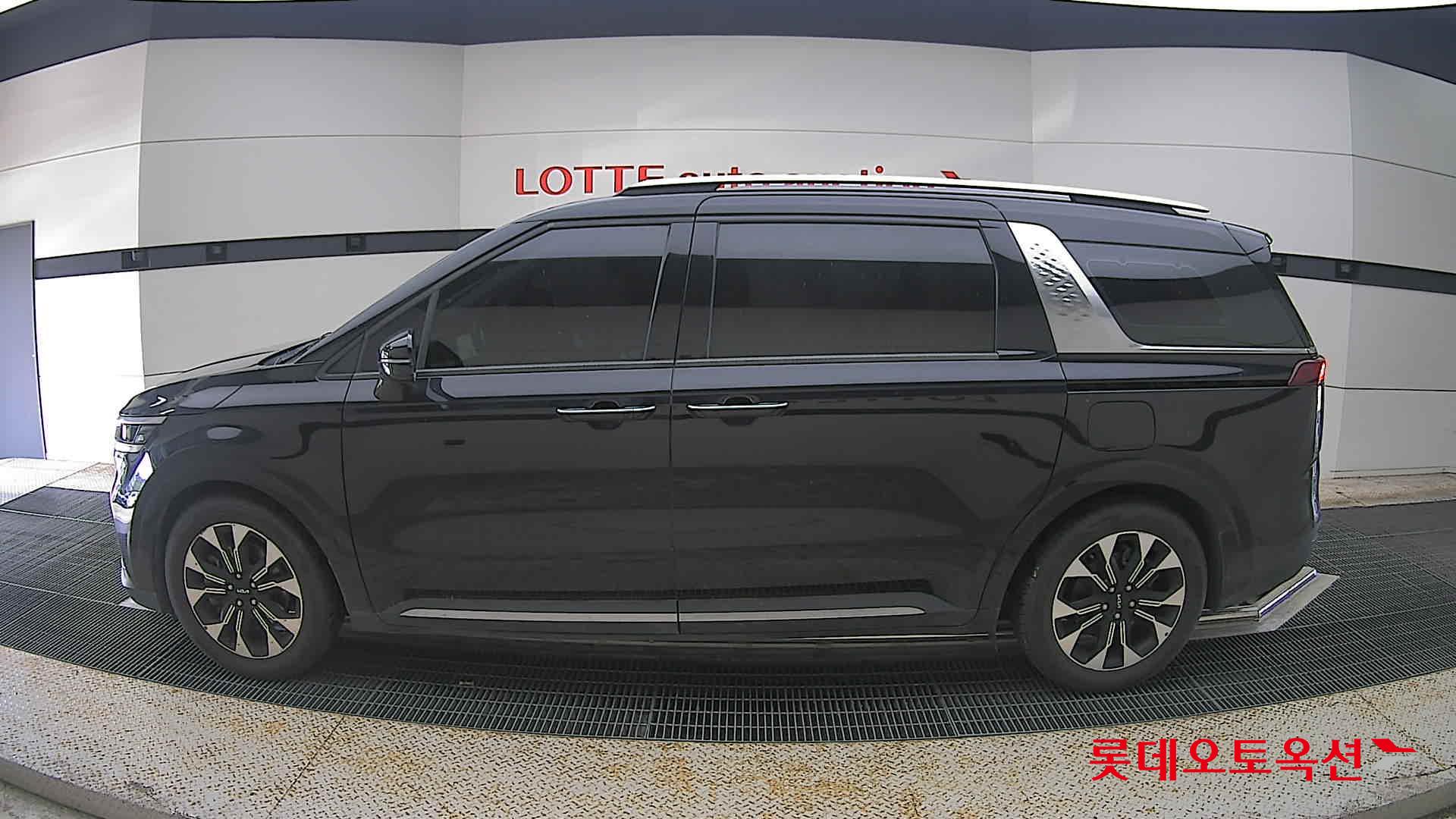 2022 - kia carnival