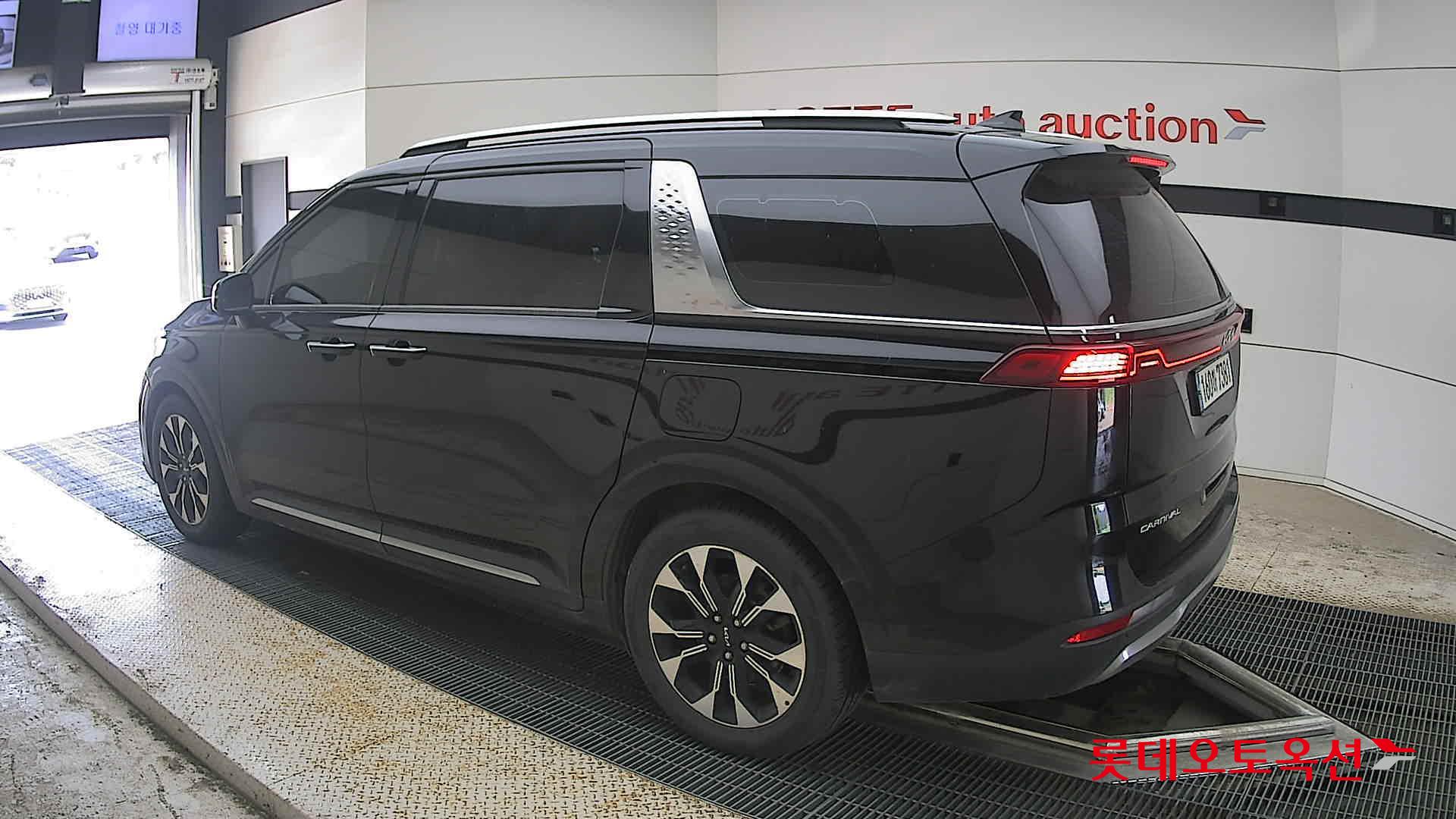 2022 - kia carnival