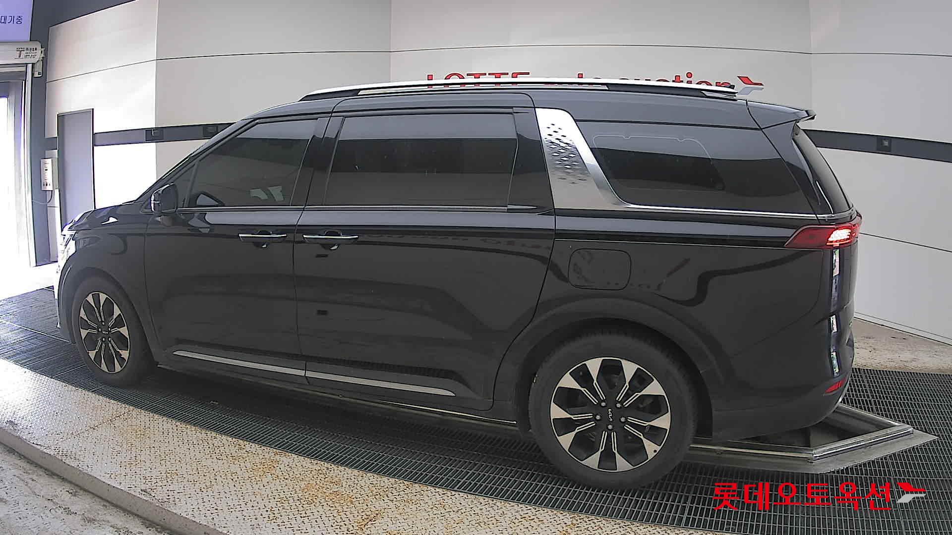 2022 - kia carnival