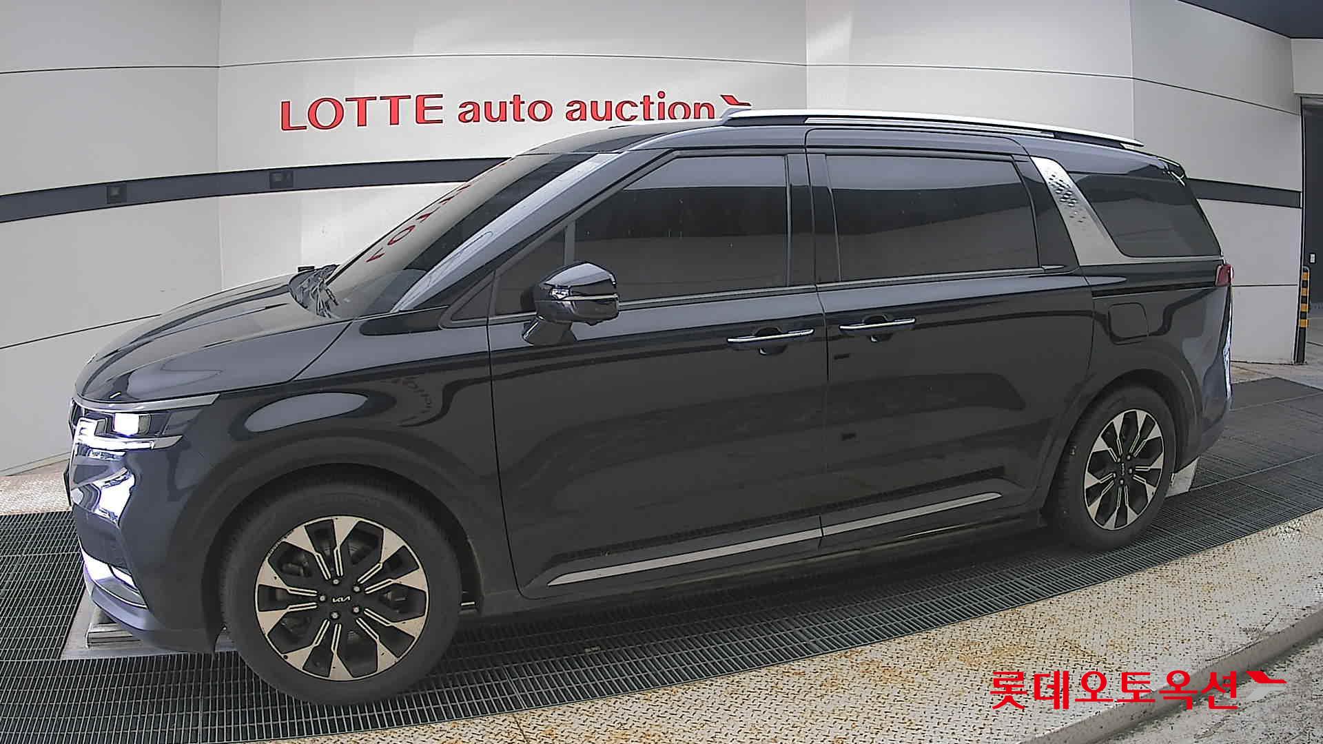 2022 - kia carnival