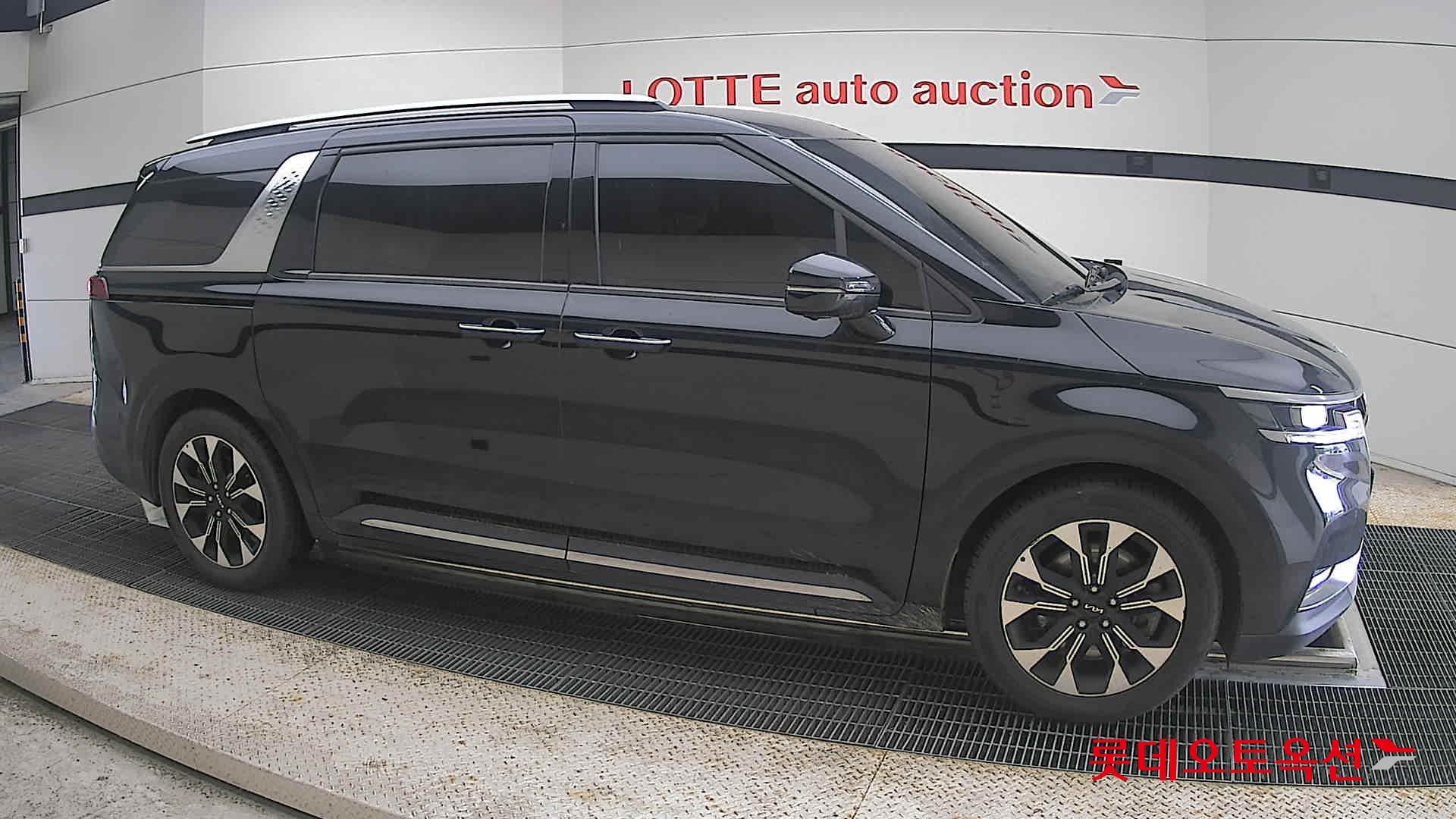 2022 - kia carnival