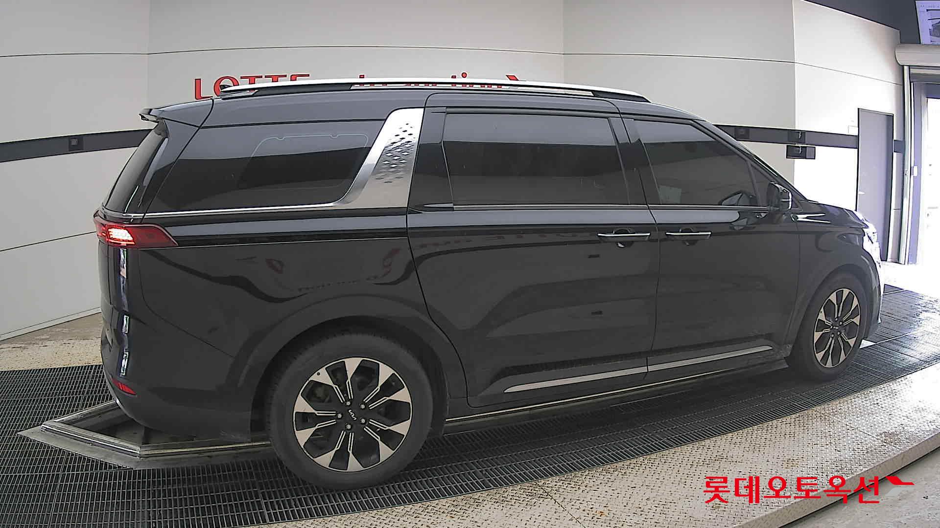 2022 - kia carnival