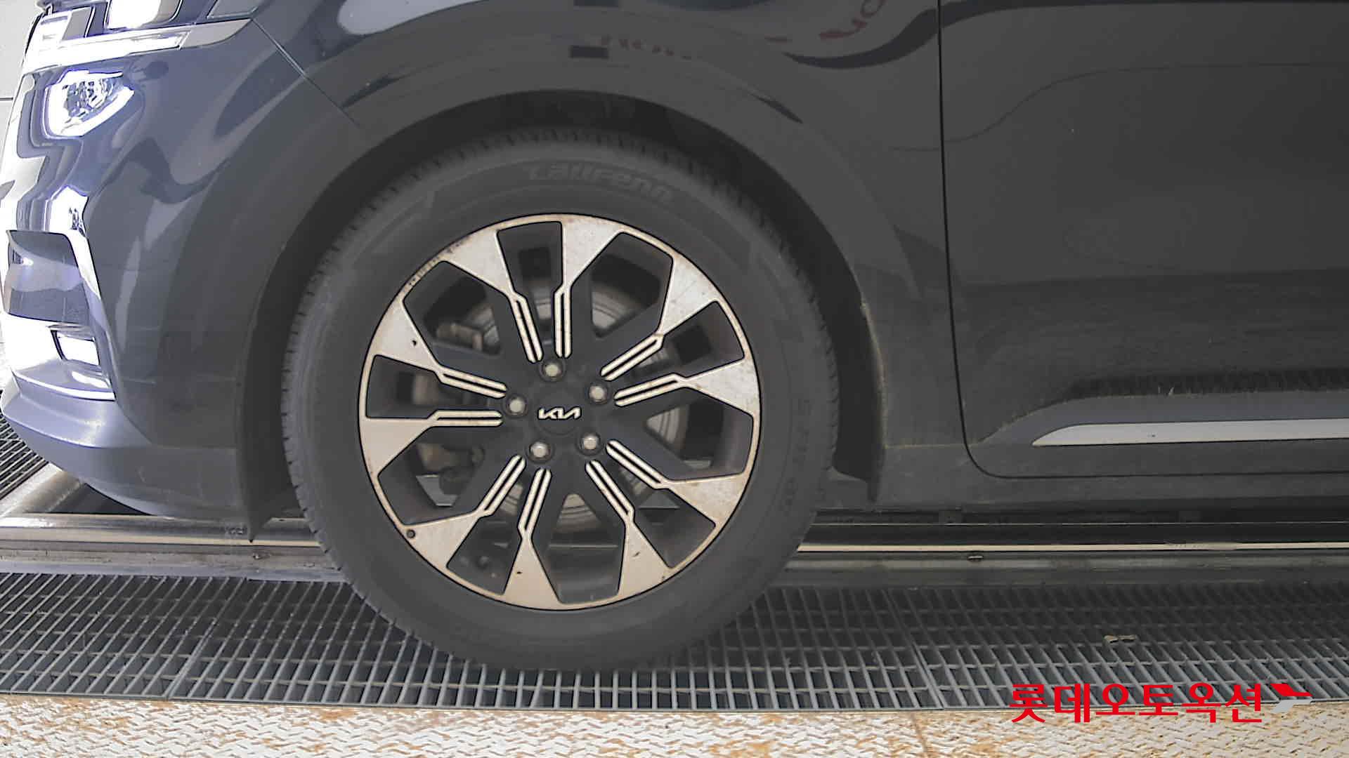 2022 - kia carnival