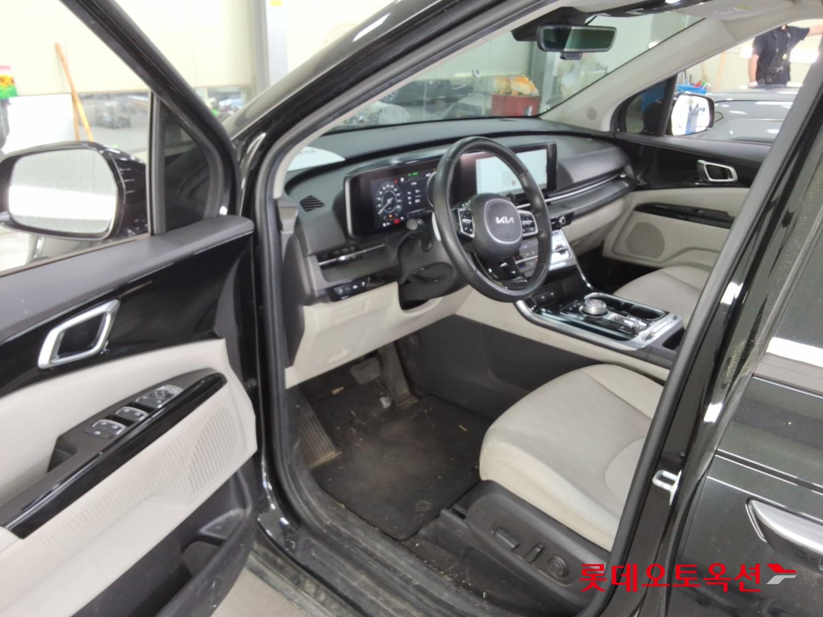 2022 - kia carnival