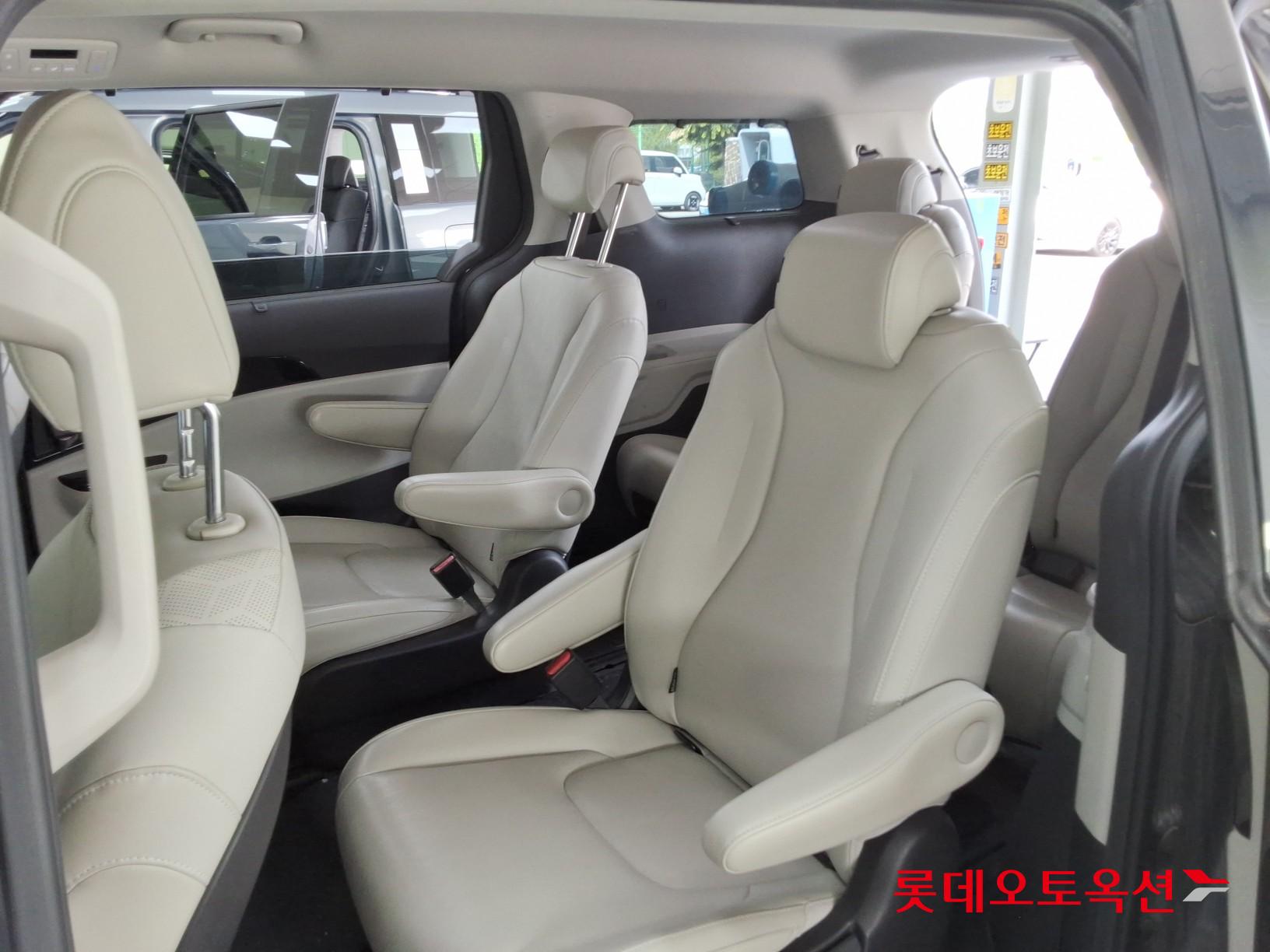 2022 - kia carnival