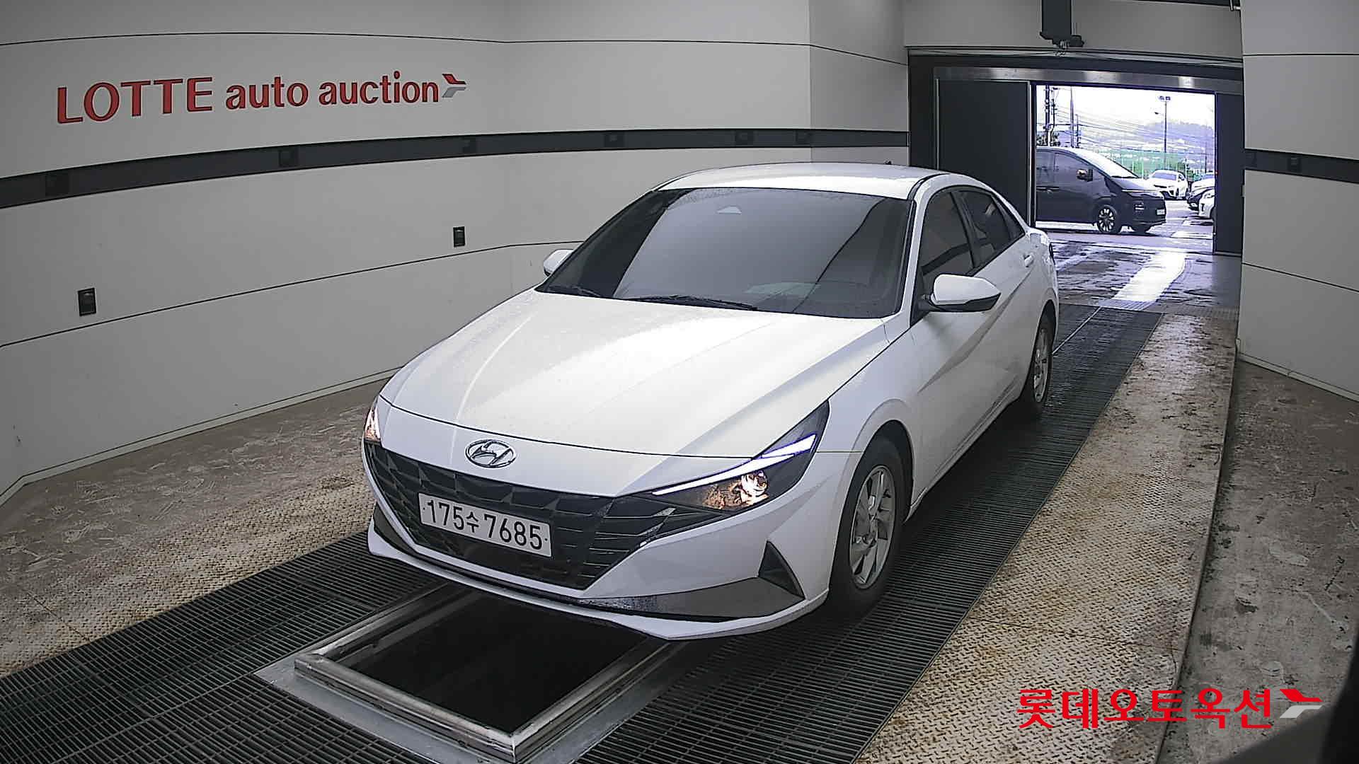 Hyundai Elantra - 10
