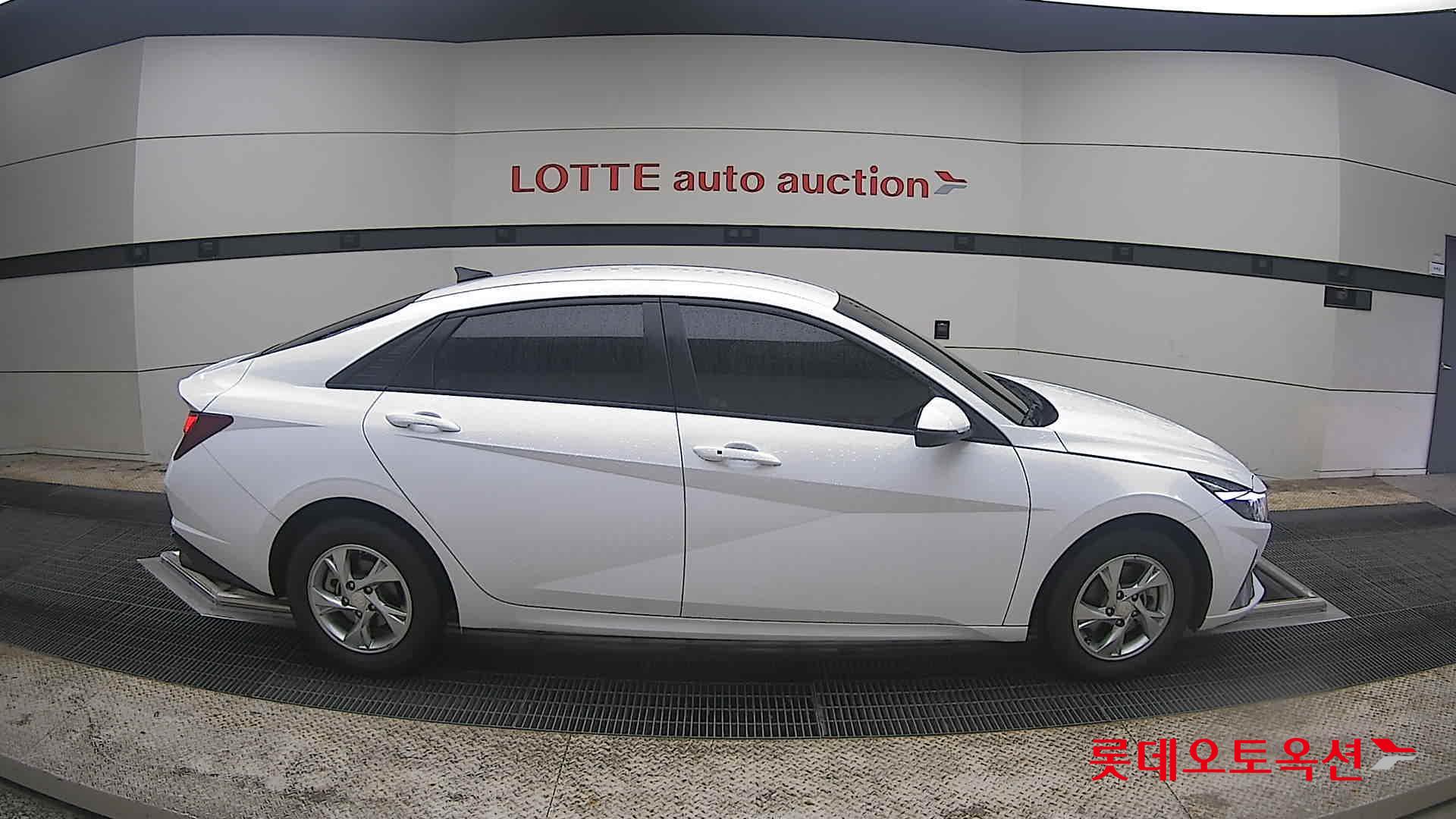 Hyundai Elantra - 21