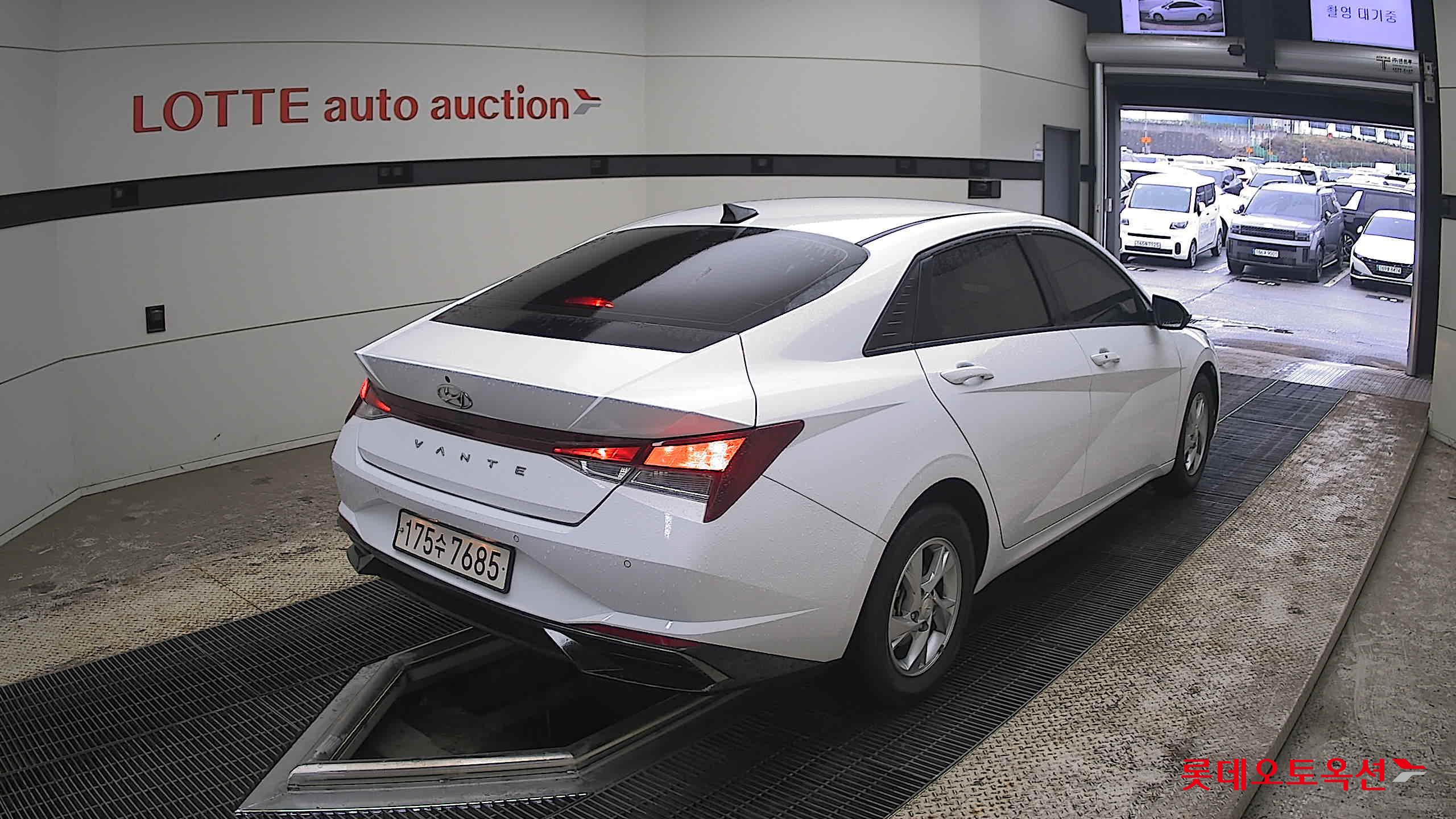 Hyundai Elantra - 5