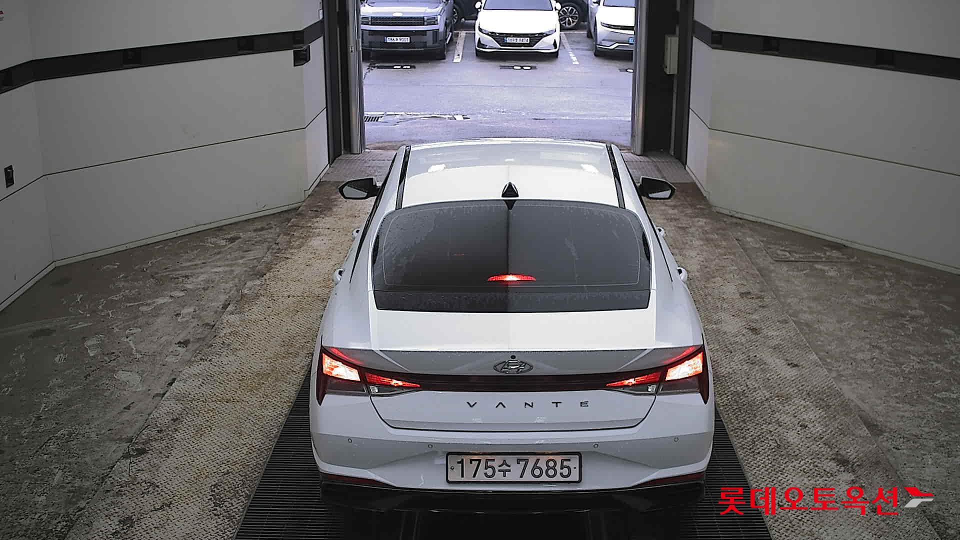Hyundai Elantra - 17