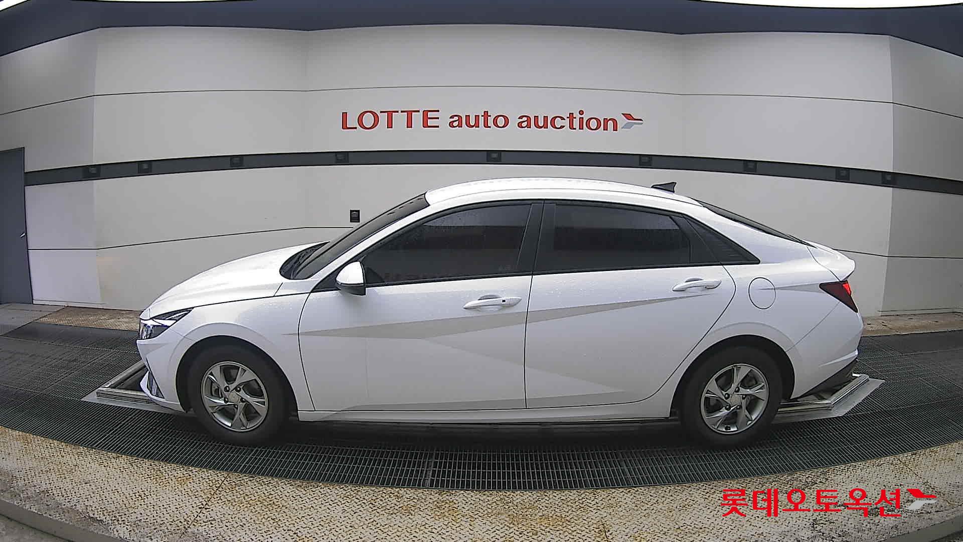 Hyundai Elantra - 13