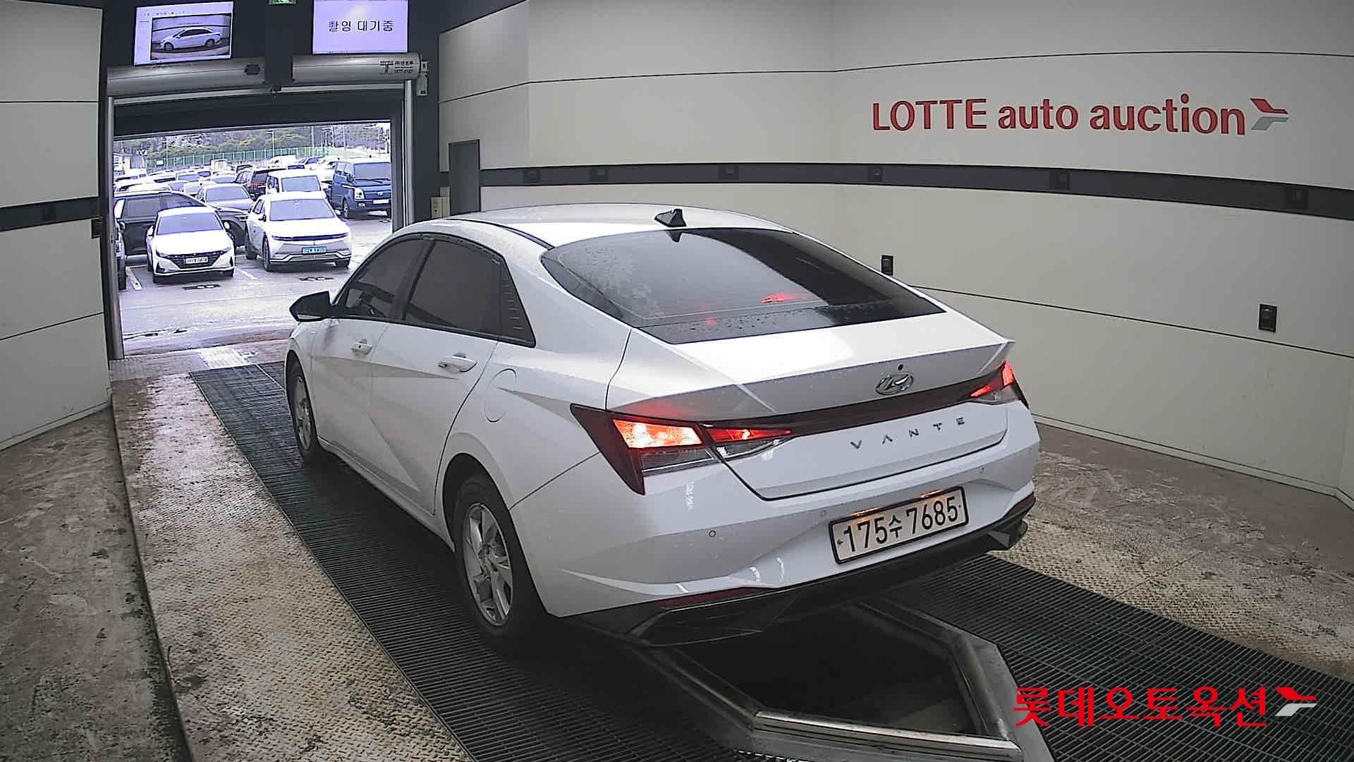 Hyundai Elantra - 16
