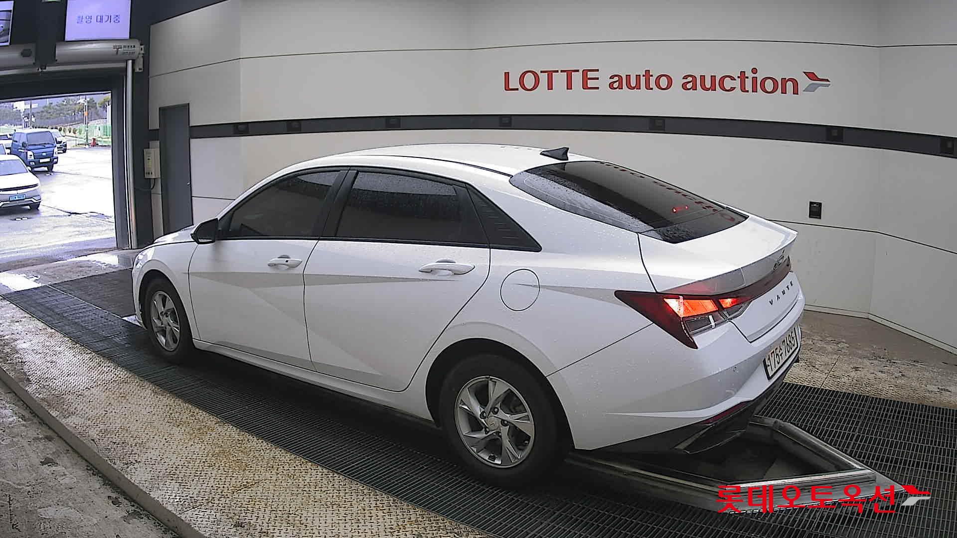 Hyundai Elantra - 15