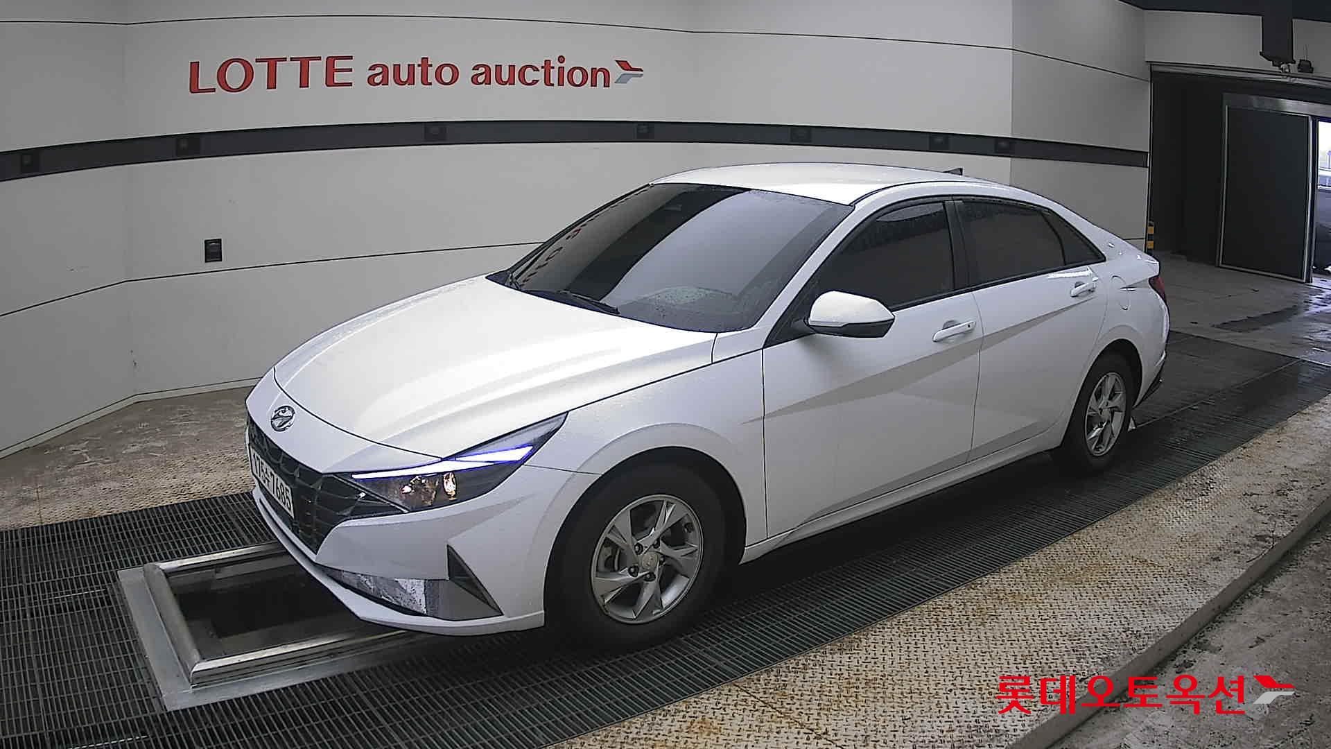 Hyundai Elantra - 11