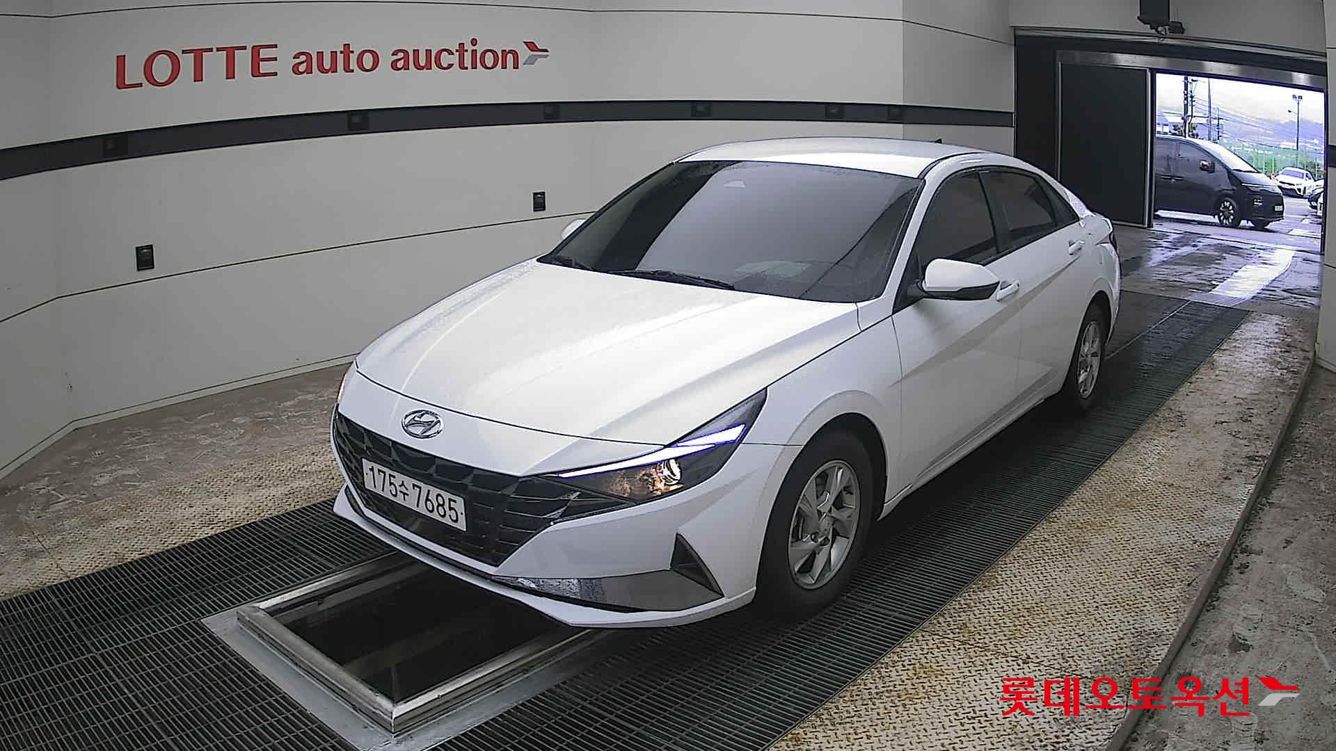 Hyundai Elantra - 3
