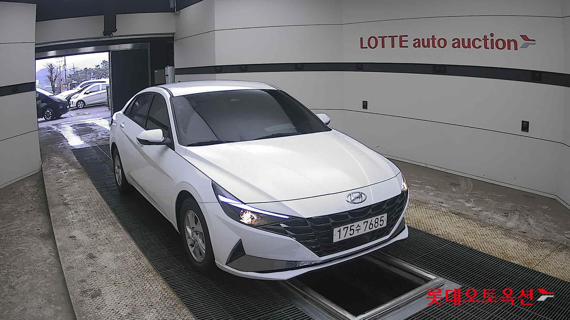 Hyundai Elantra - 24