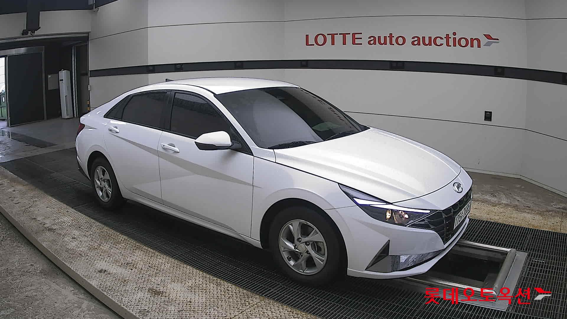 Hyundai Elantra - 23