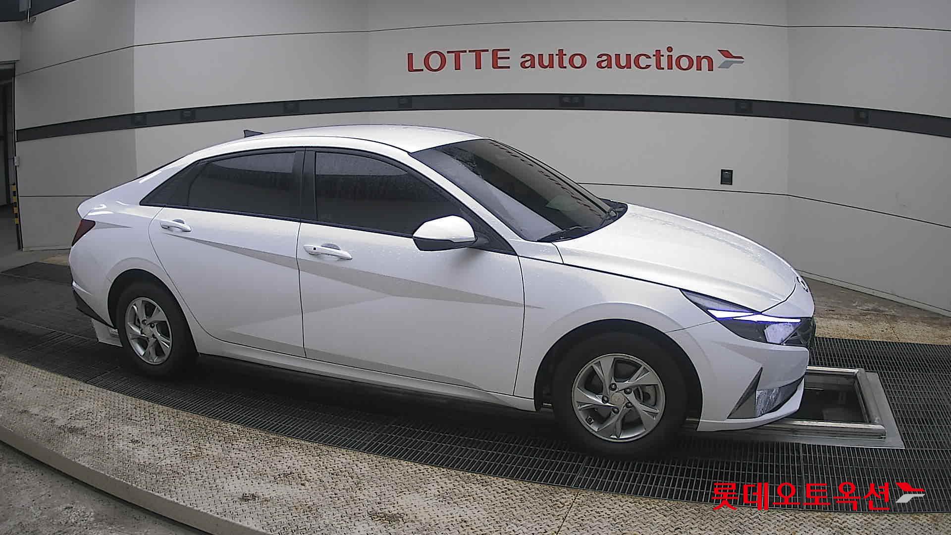 Hyundai Elantra - 22