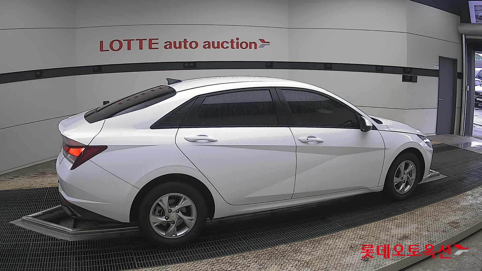 Hyundai Elantra - 20