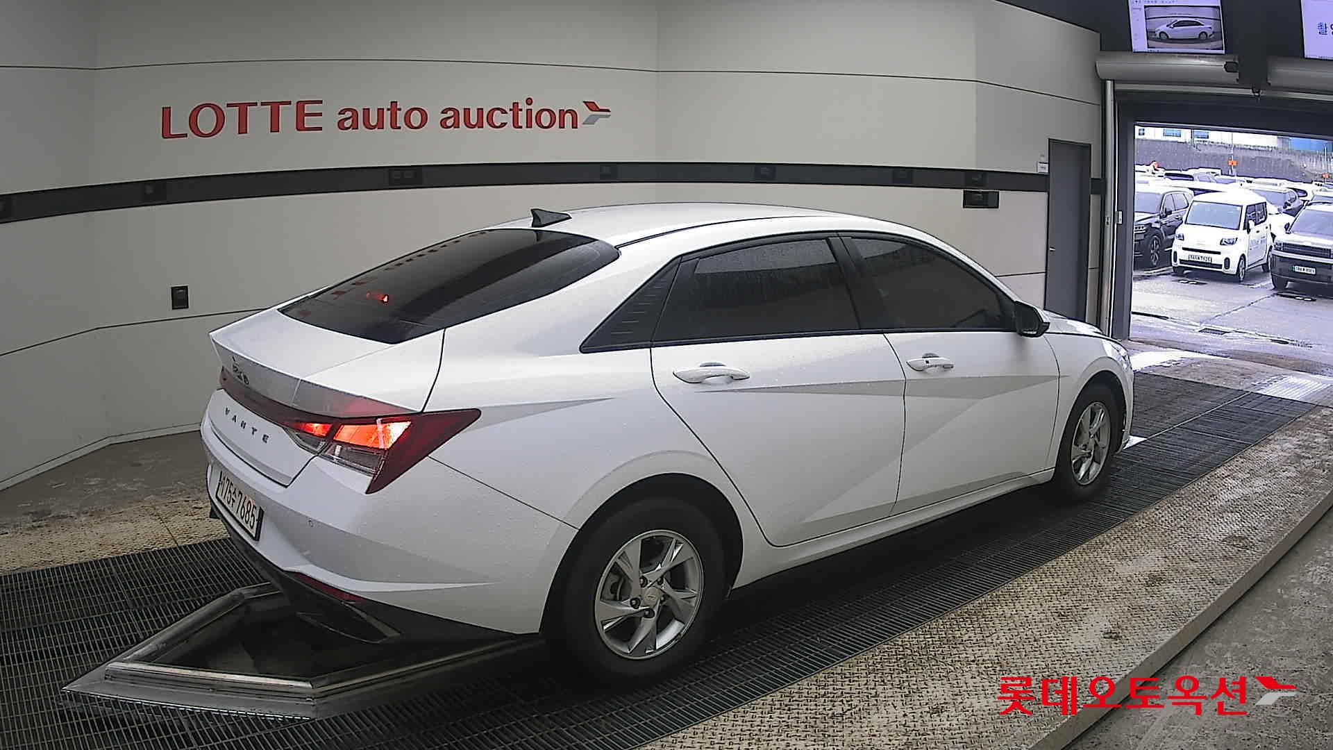 Hyundai Elantra - 19