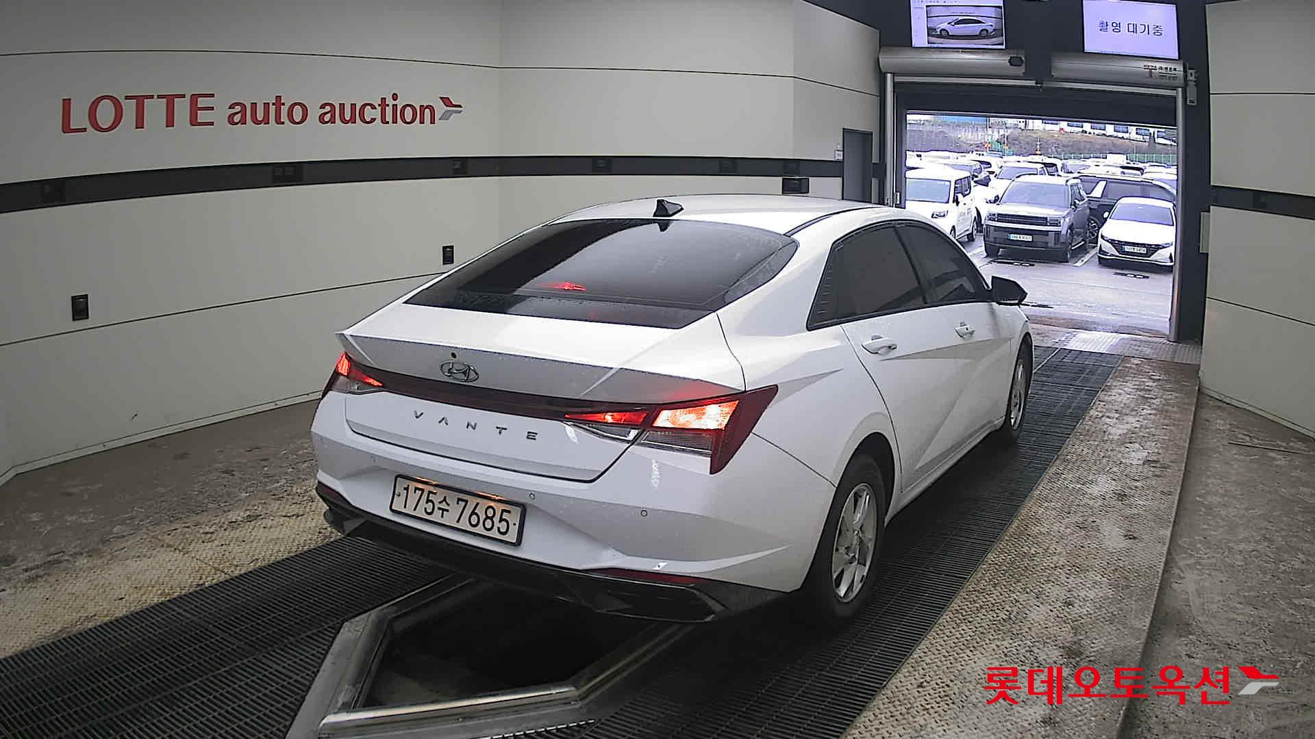 Hyundai Elantra - 18