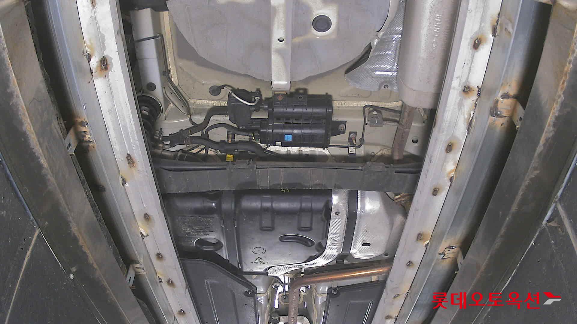 Hyundai Elantra - 2