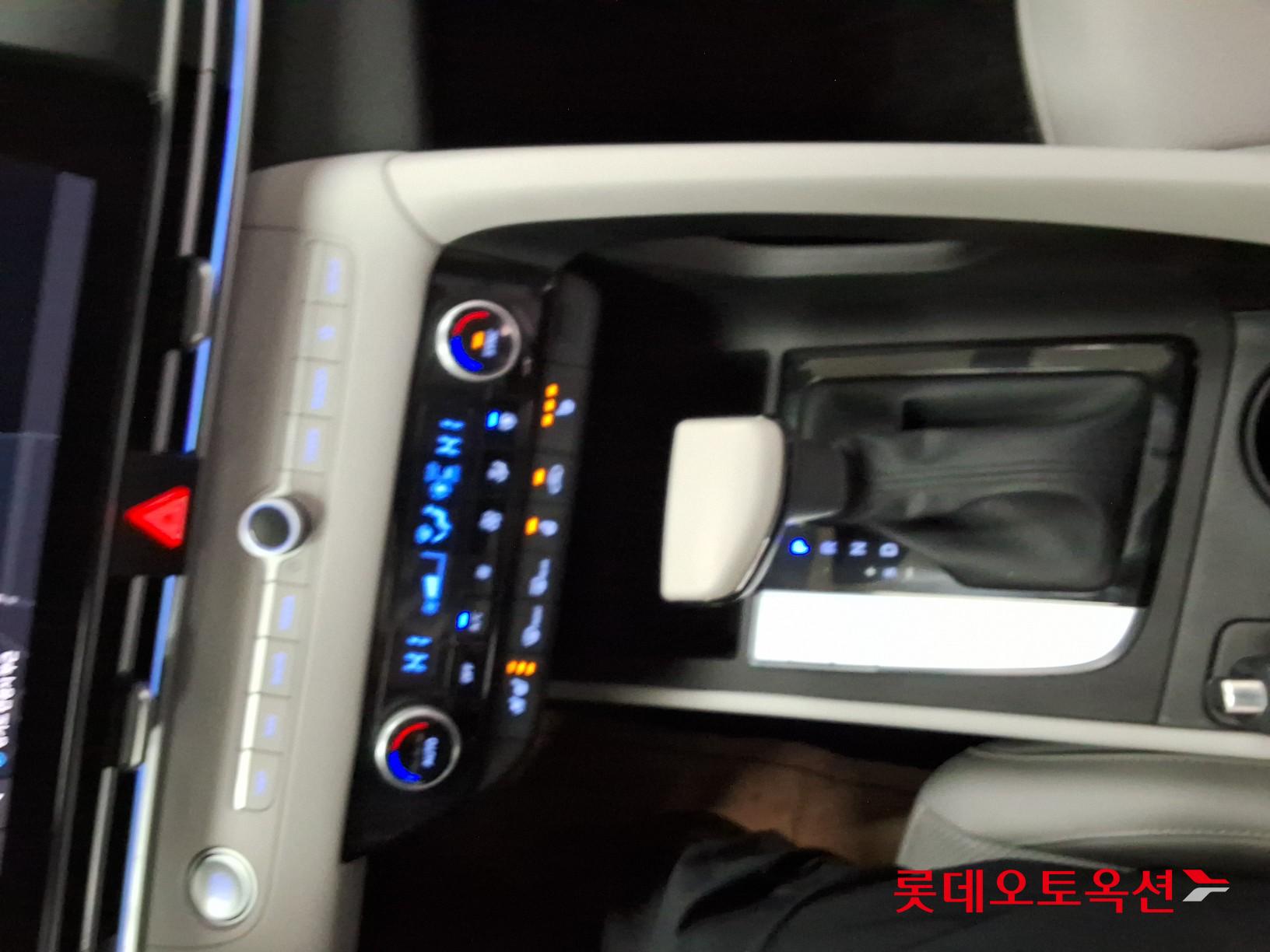 Hyundai Elantra - 32