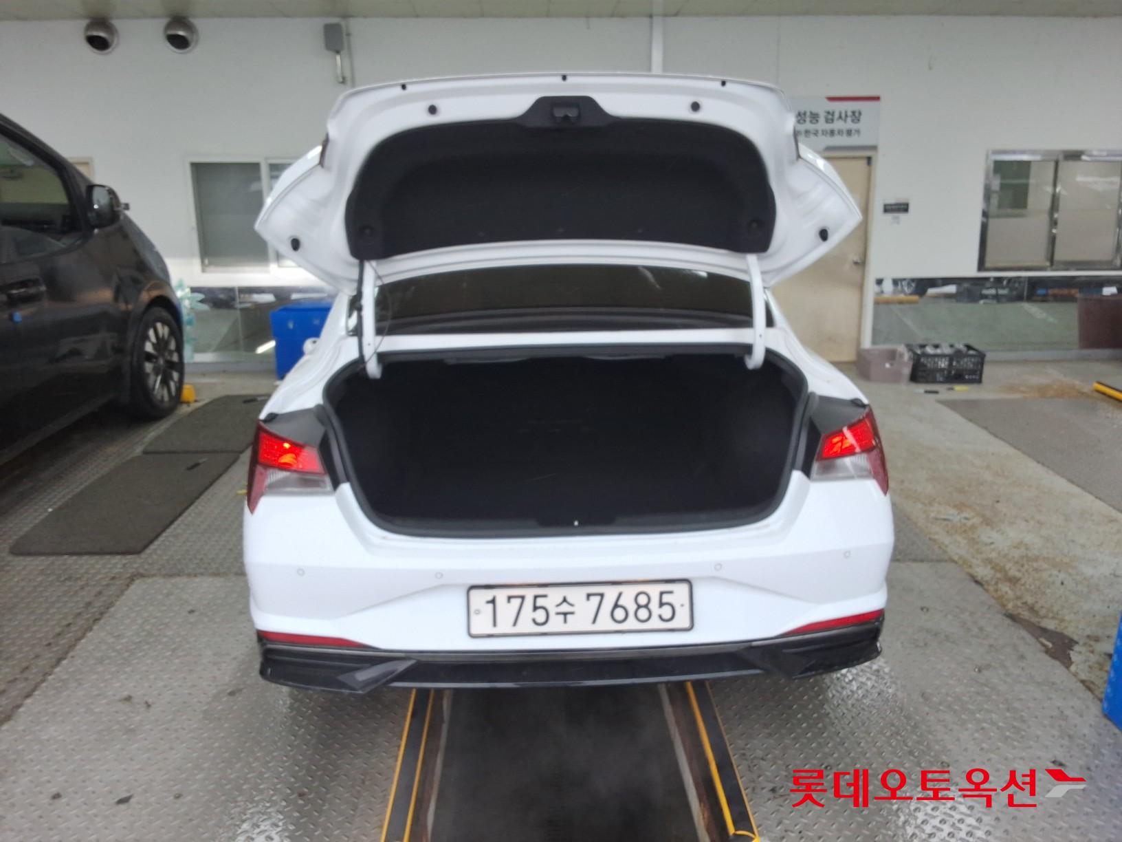 Hyundai Elantra - 9