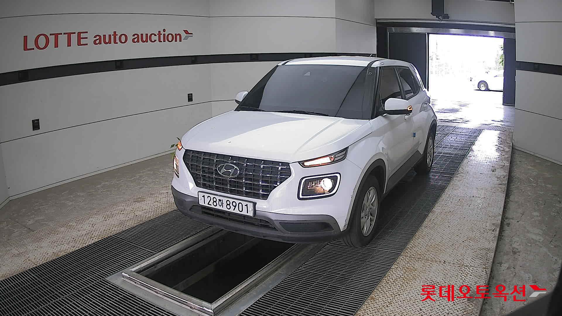 Hyundai Venue - 10