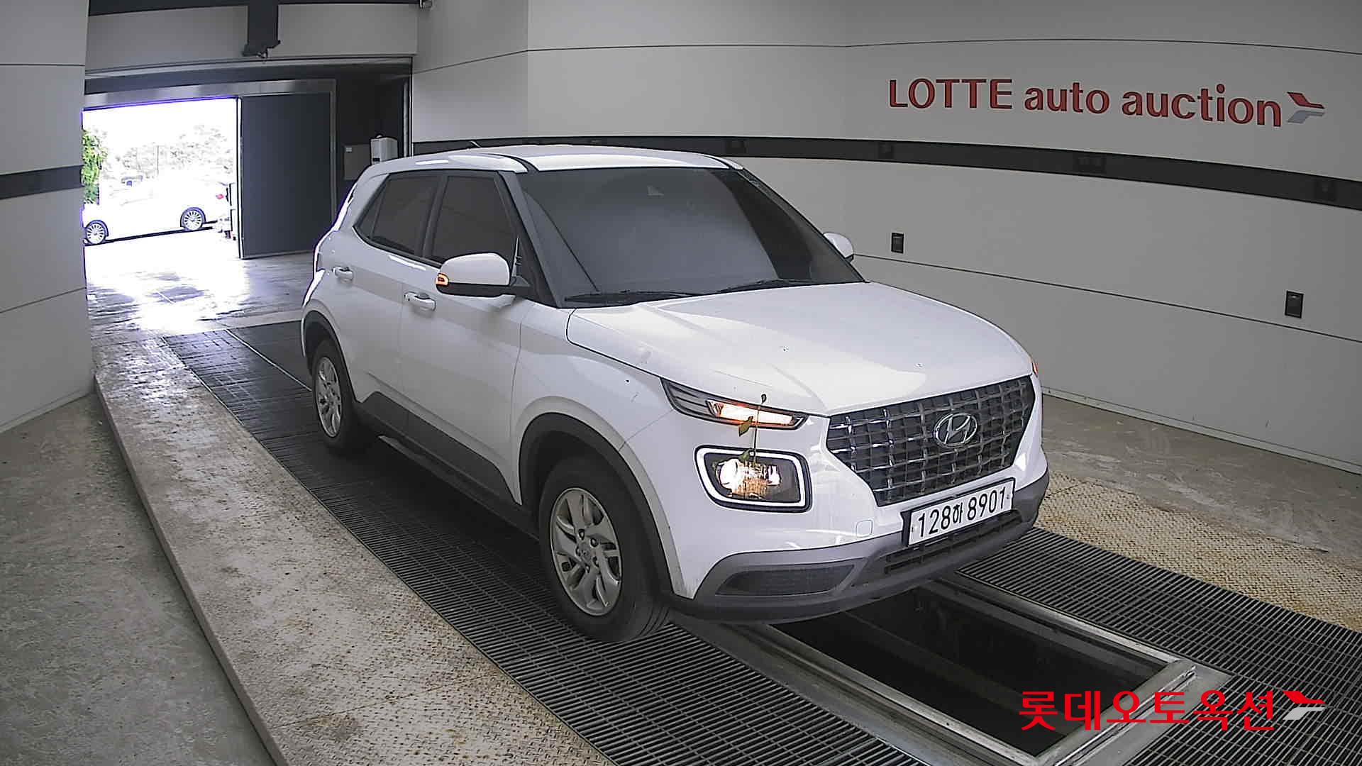 Hyundai Venue - 6