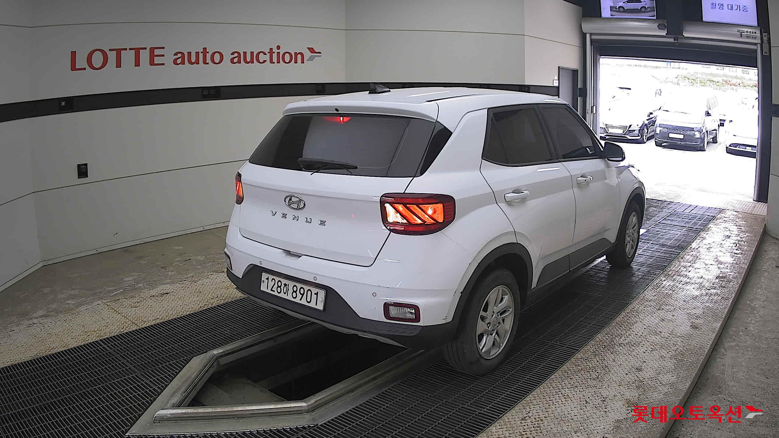 Hyundai Venue - 5