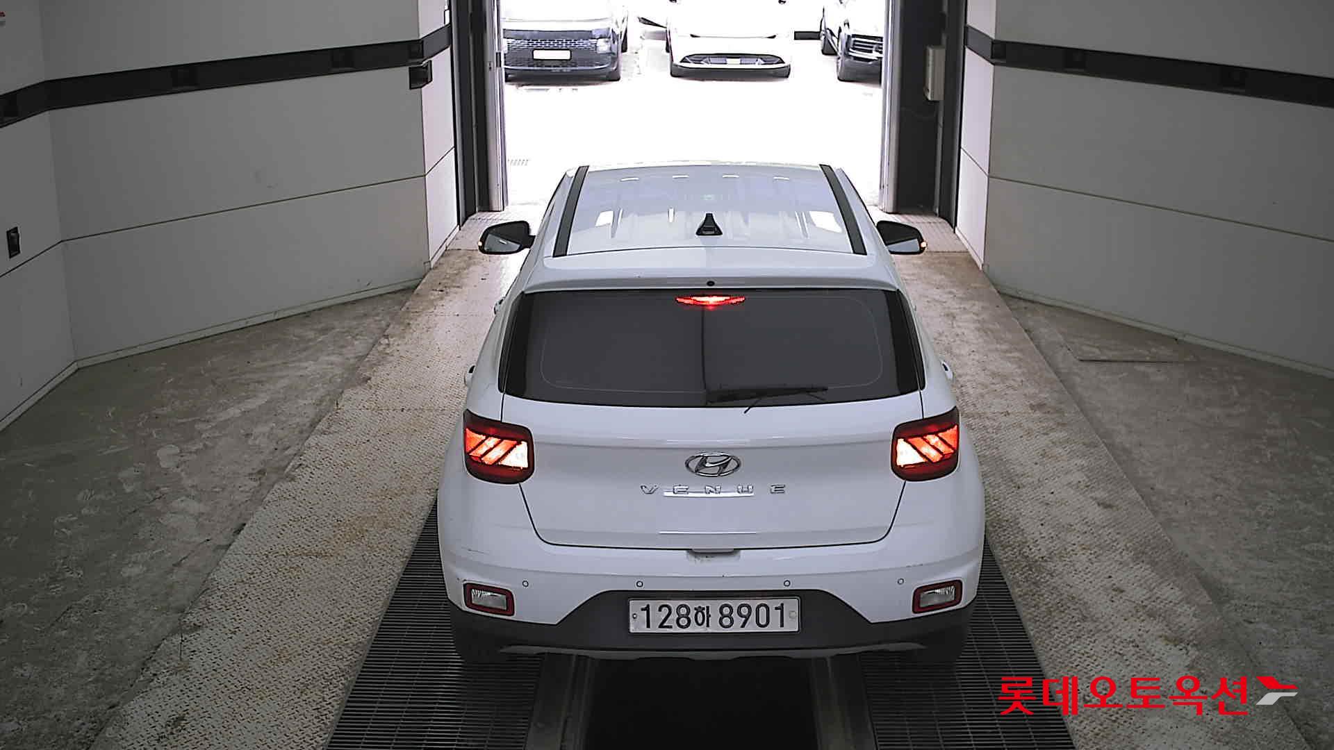 Hyundai Venue - 17
