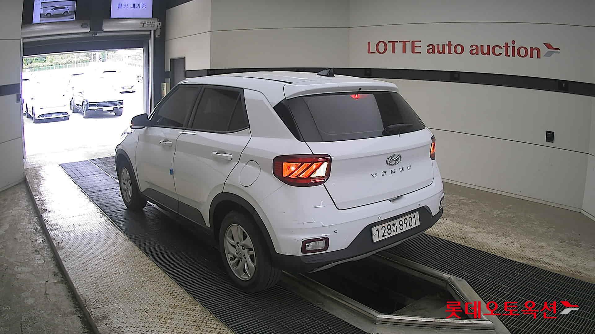 Hyundai Venue - 4