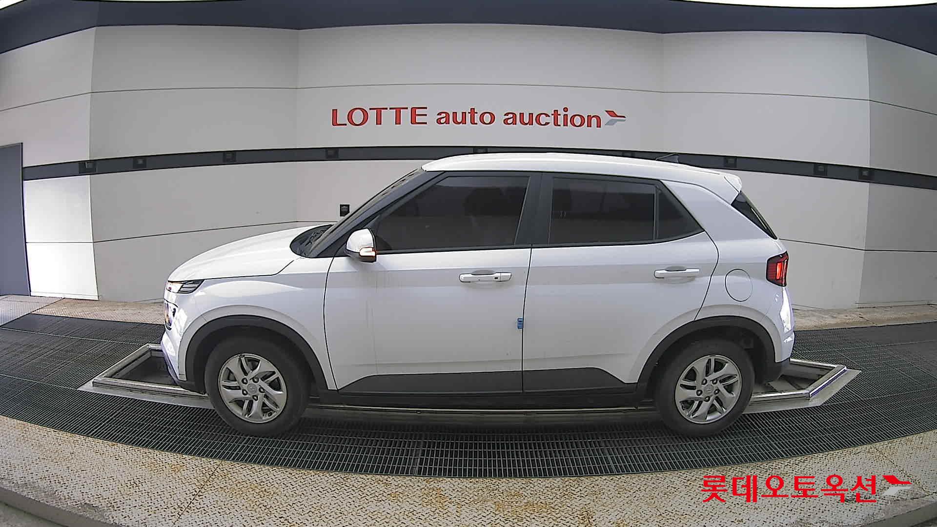 Hyundai Venue - 13