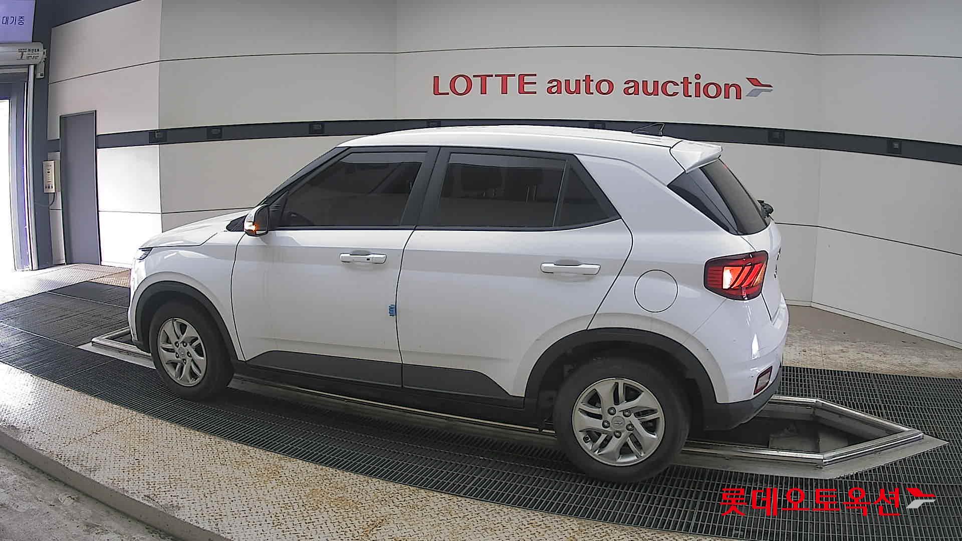 Hyundai Venue - 14