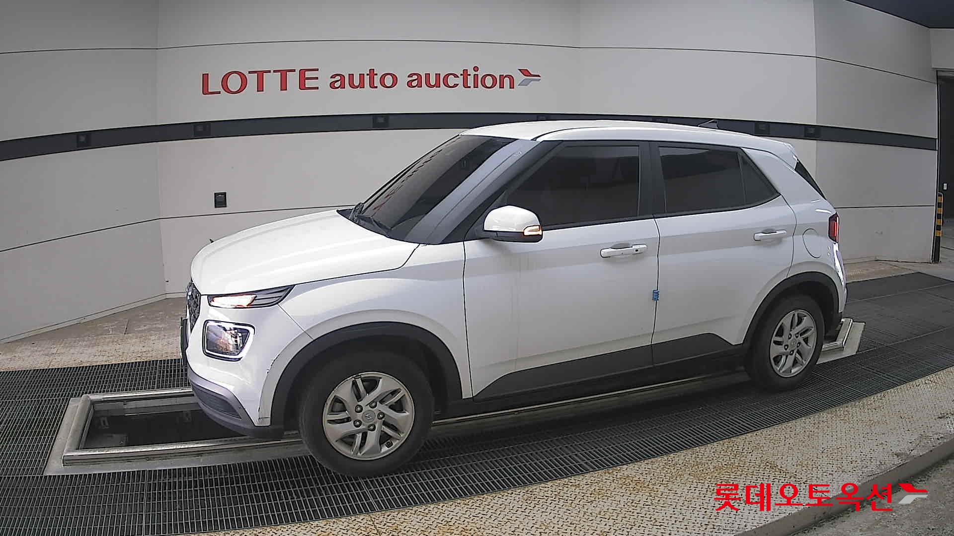 Hyundai Venue - 12