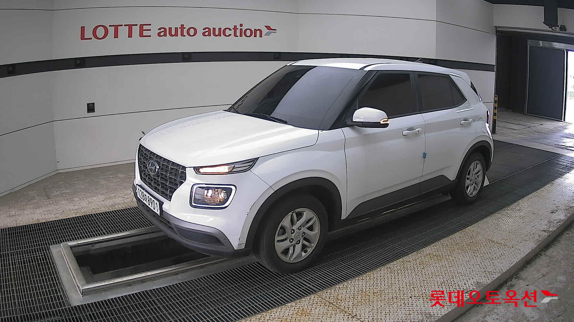 Hyundai Venue - 11