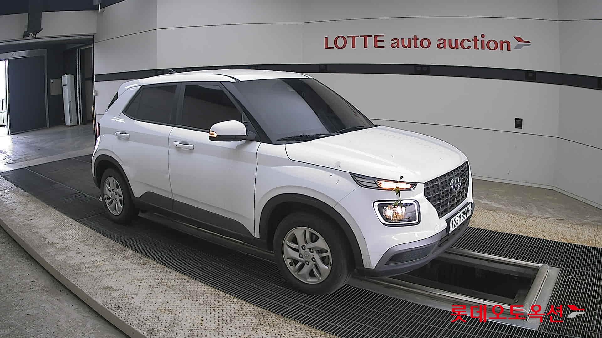 Hyundai Venue - 23