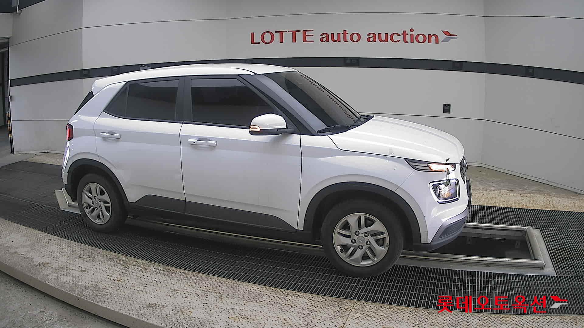 Hyundai Venue - 22