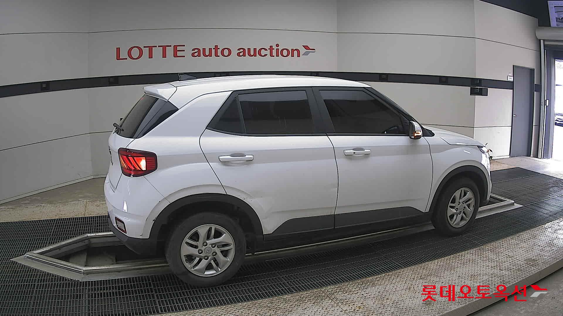 Hyundai Venue - 20